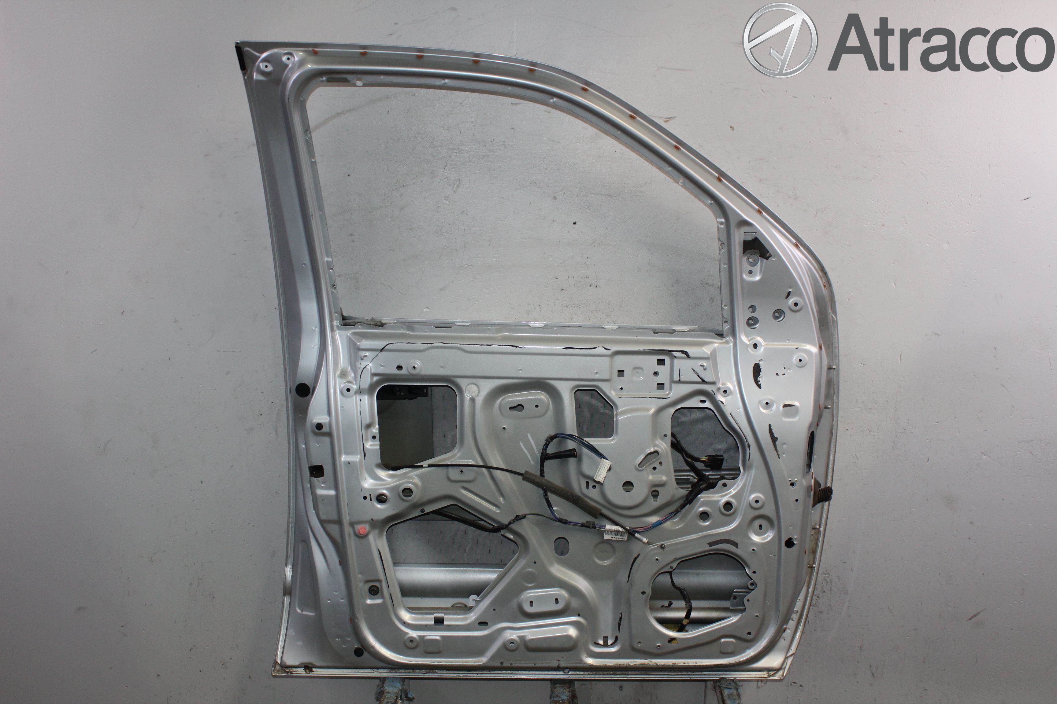 Nissan NAVARA 05-16 Dörr Fram Vänster