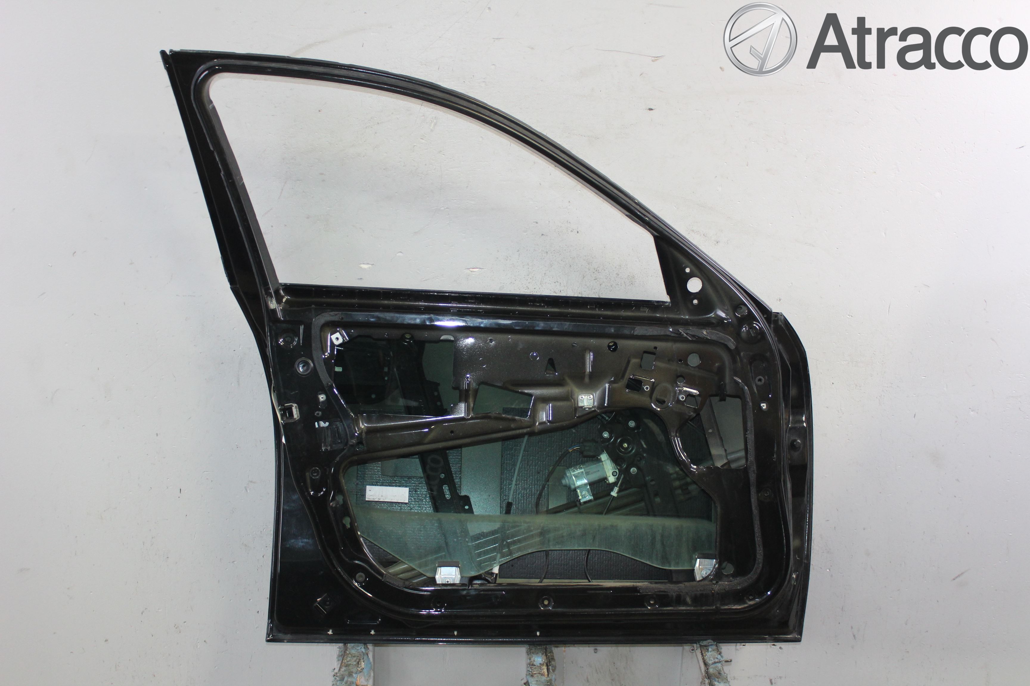 BMW 5 E60/61 Sed/Tou 02-10 Dörr Fram Vänster