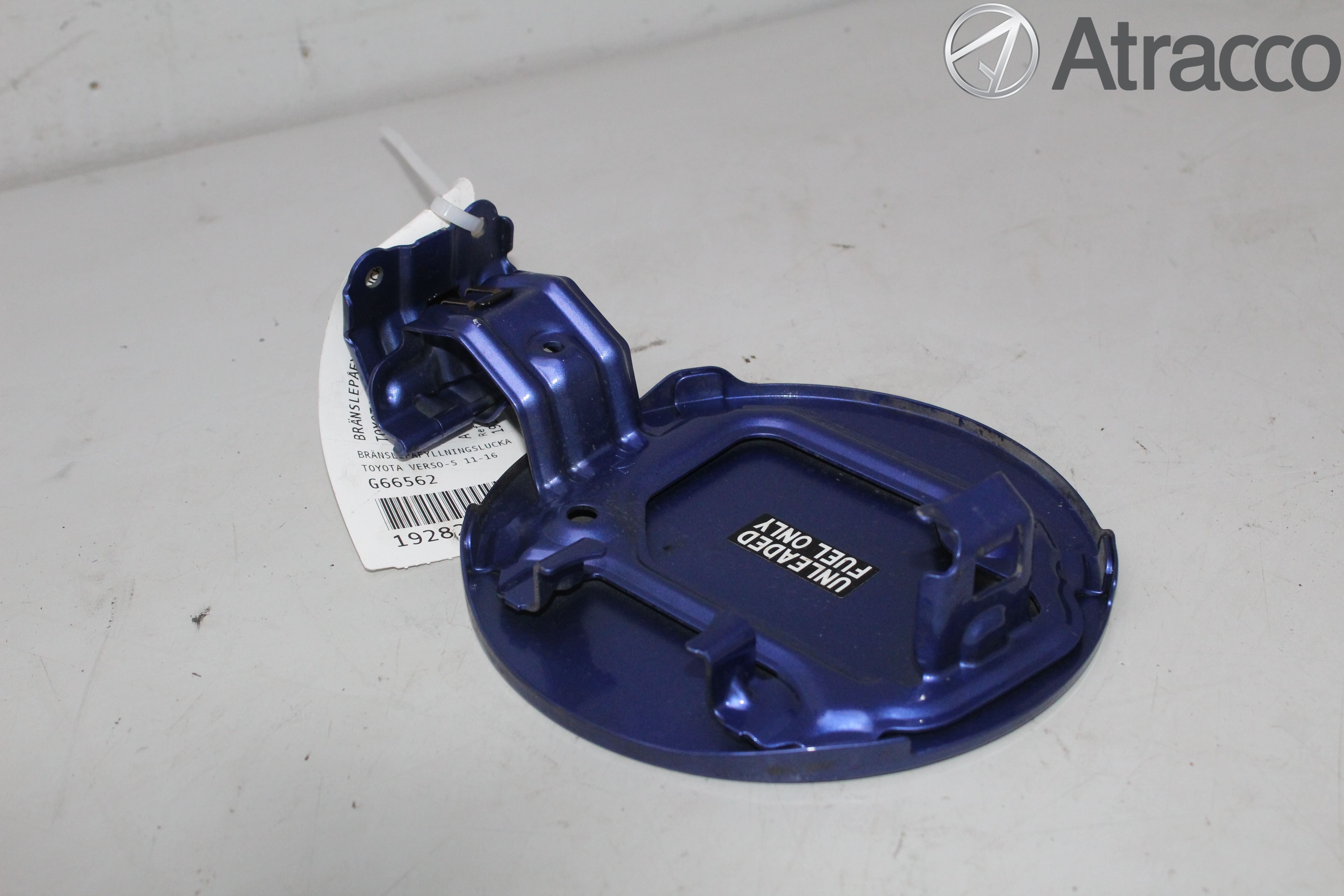 Toyota VERSO-S 11-16 Tanklucka