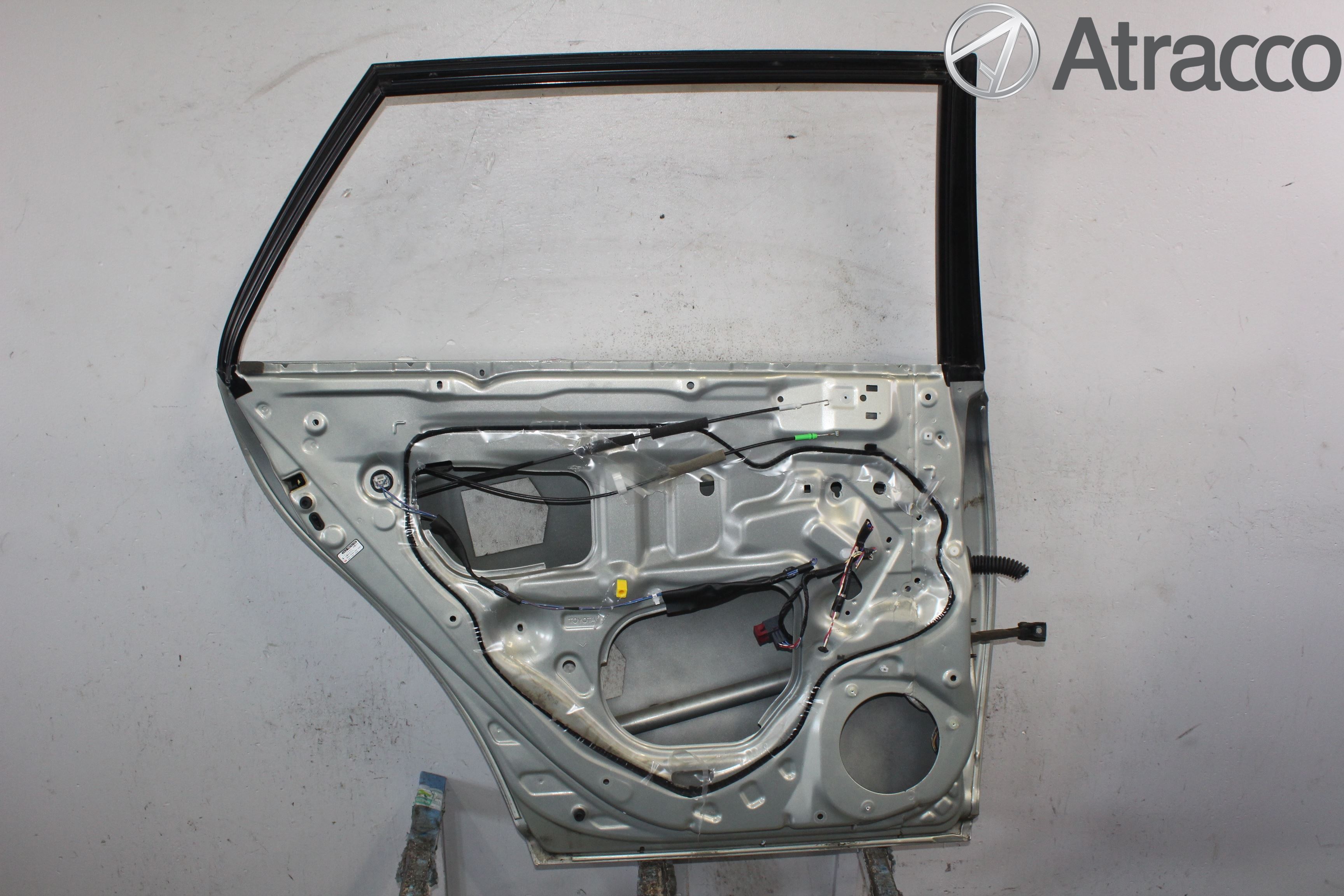 Toyota AVENSIS 03-06 Dörr Bak Vänster