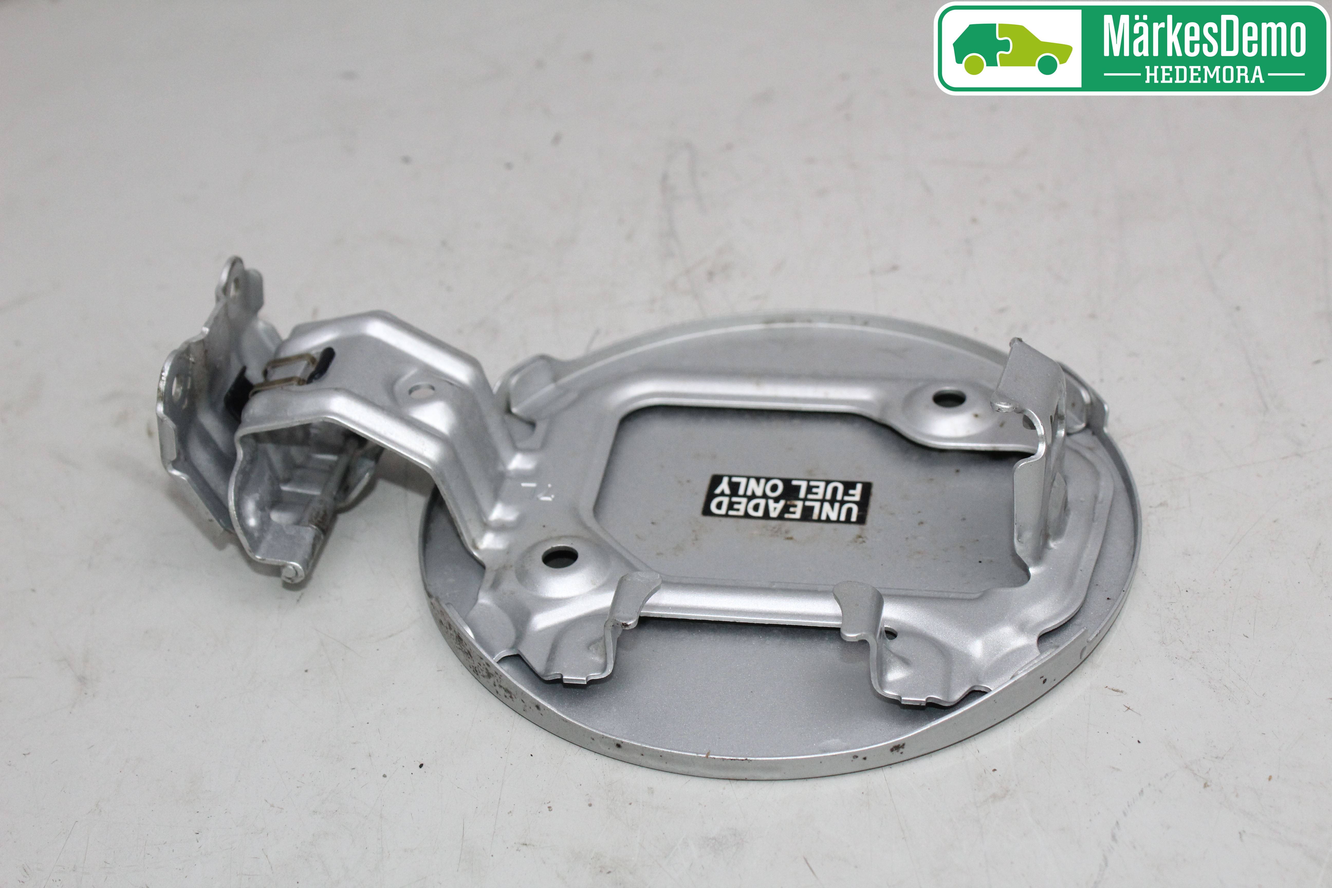 Toyota VERSO-S 11-16 Tanklucka