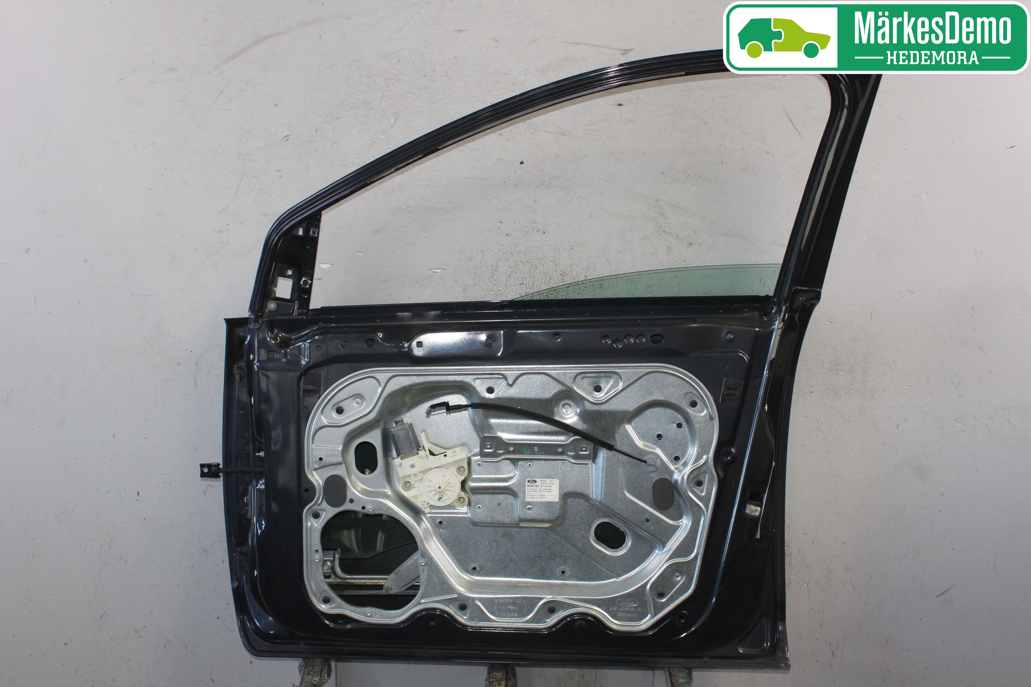 Ford FOCUS     04-07 Dörr Fram Höger