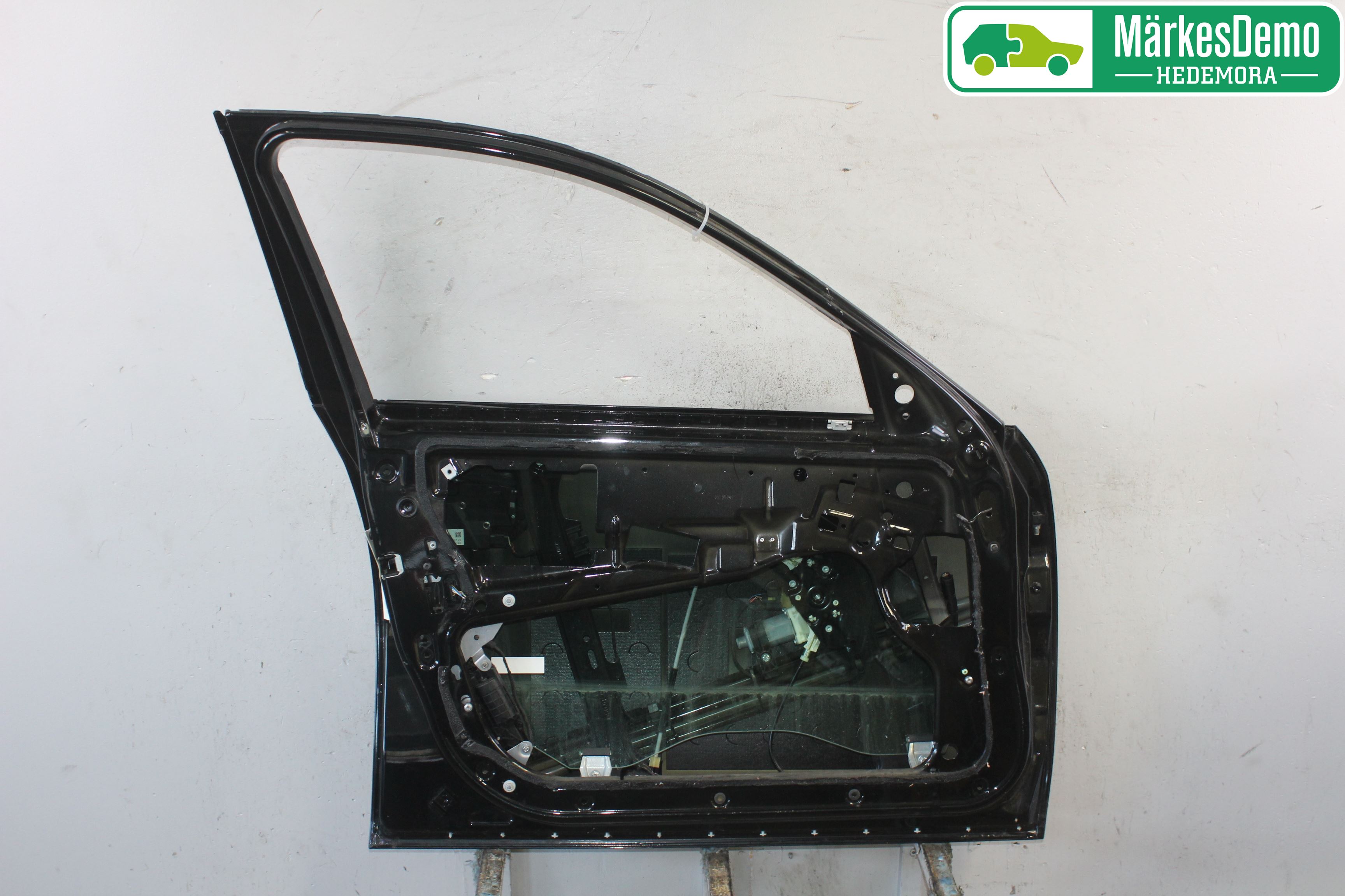 BMW 5 E60/61 Sed/Tou 02-10 Dörr Fram Vänster