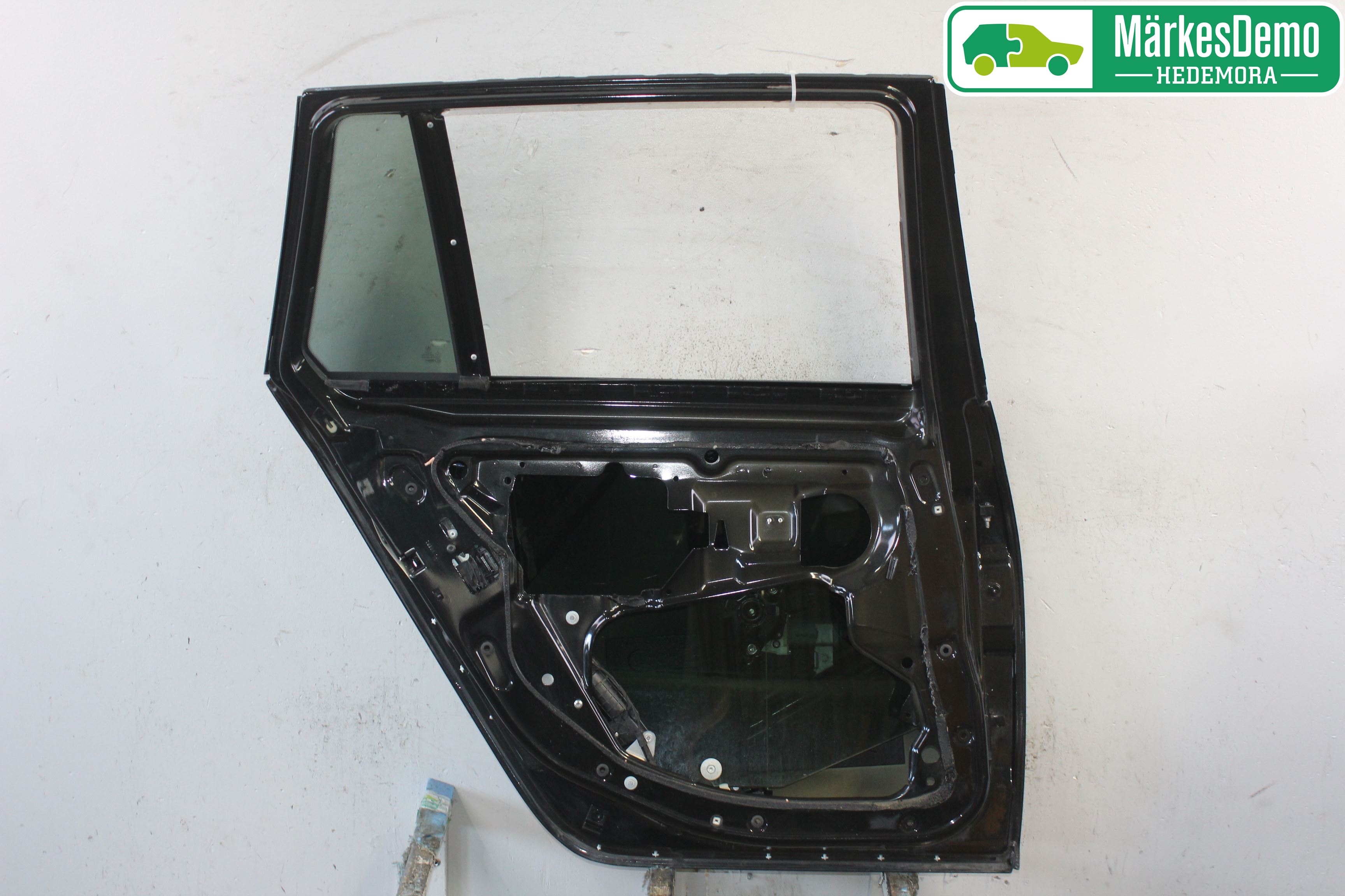 BMW 5 E60/61 Sed/Tou 02-10 Dörr Bak Vänster