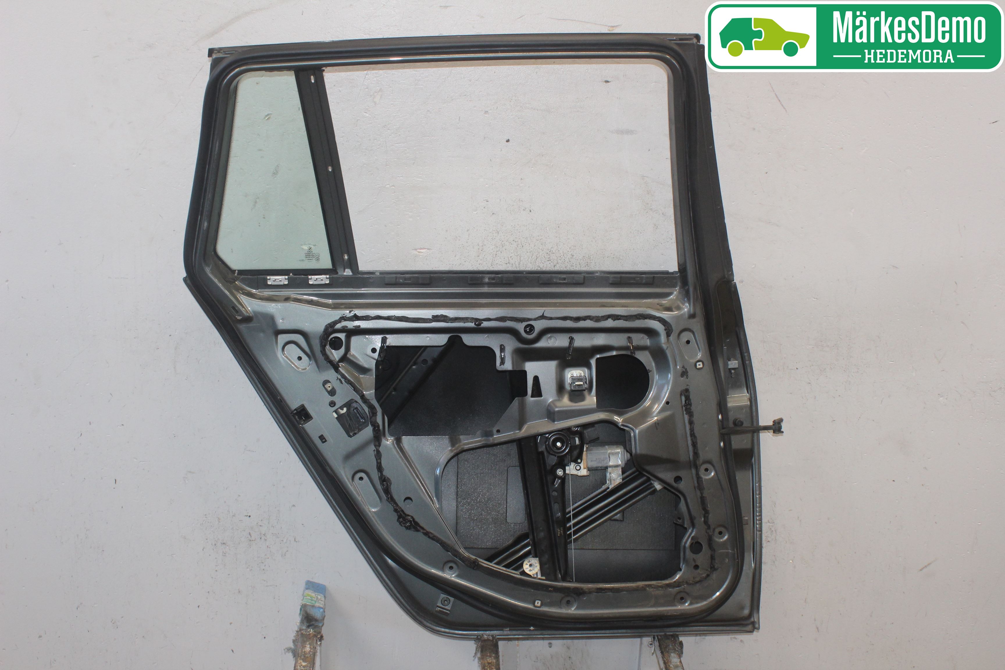 BMW 5 E60/61 Sed/Tou 02-10 Dörr Bak Vänster