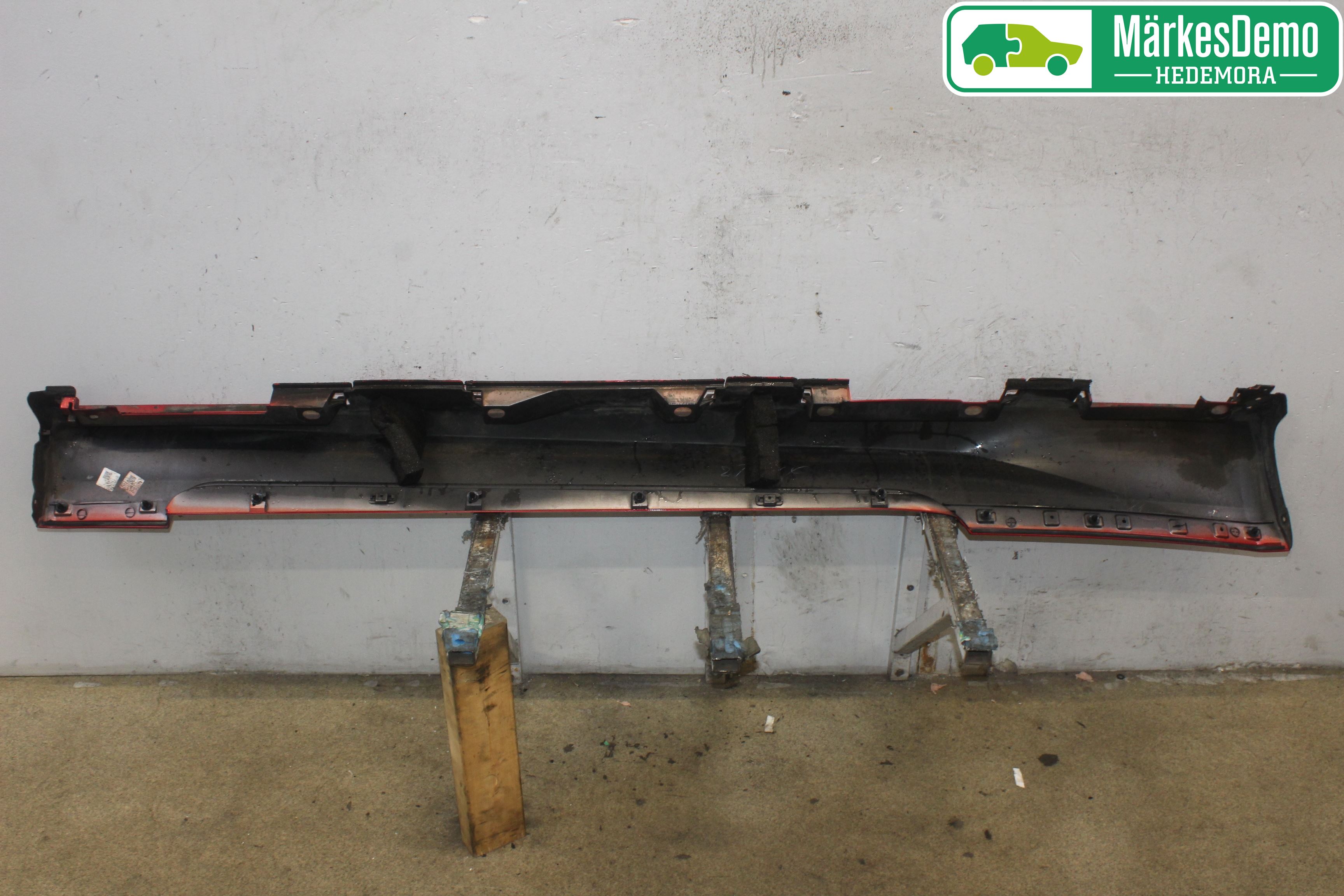 Lexus RC 15- Sidokjol Vä