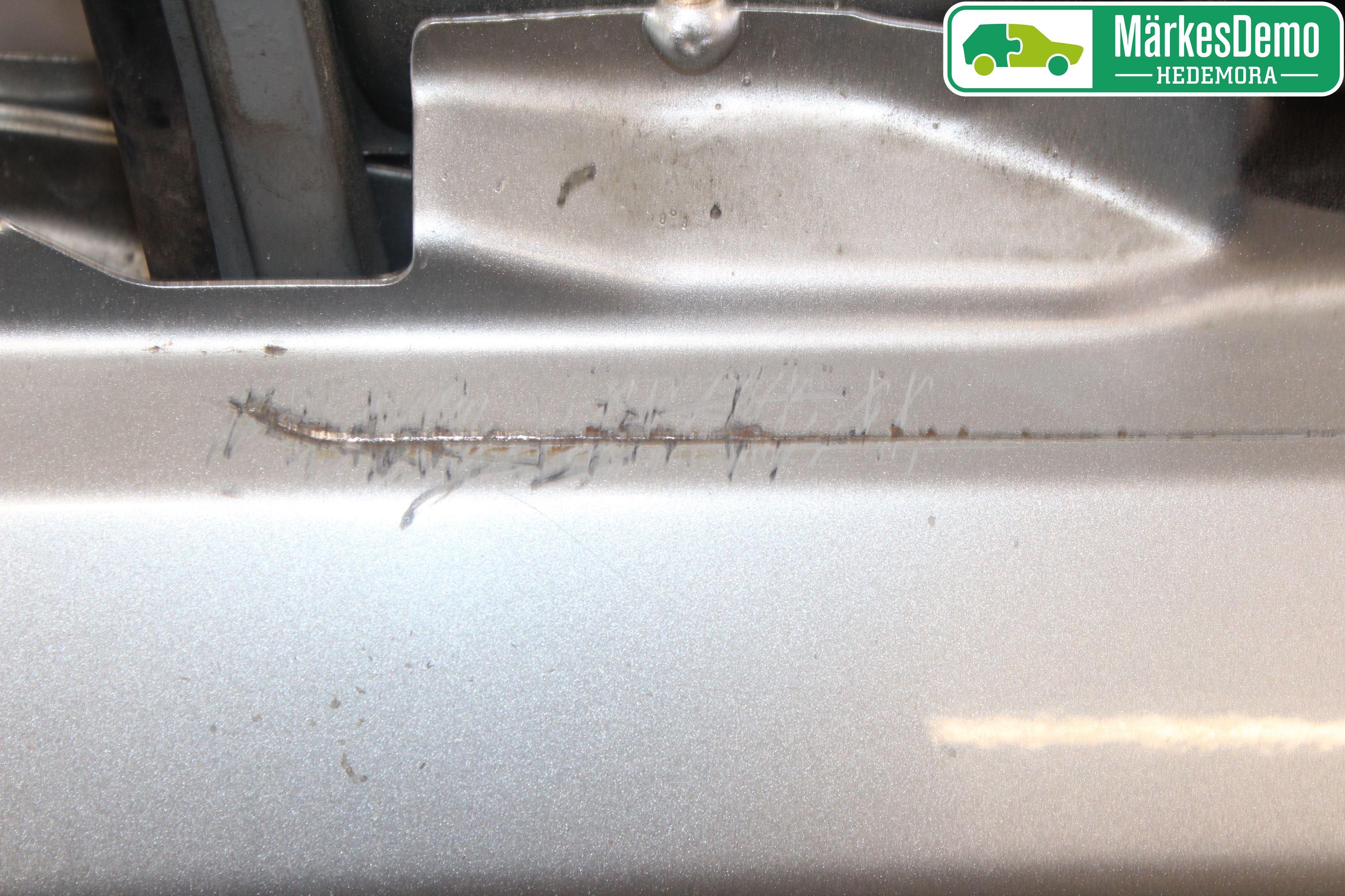 Nissan X-TRAIL     01-07 Dörr Fram Höger