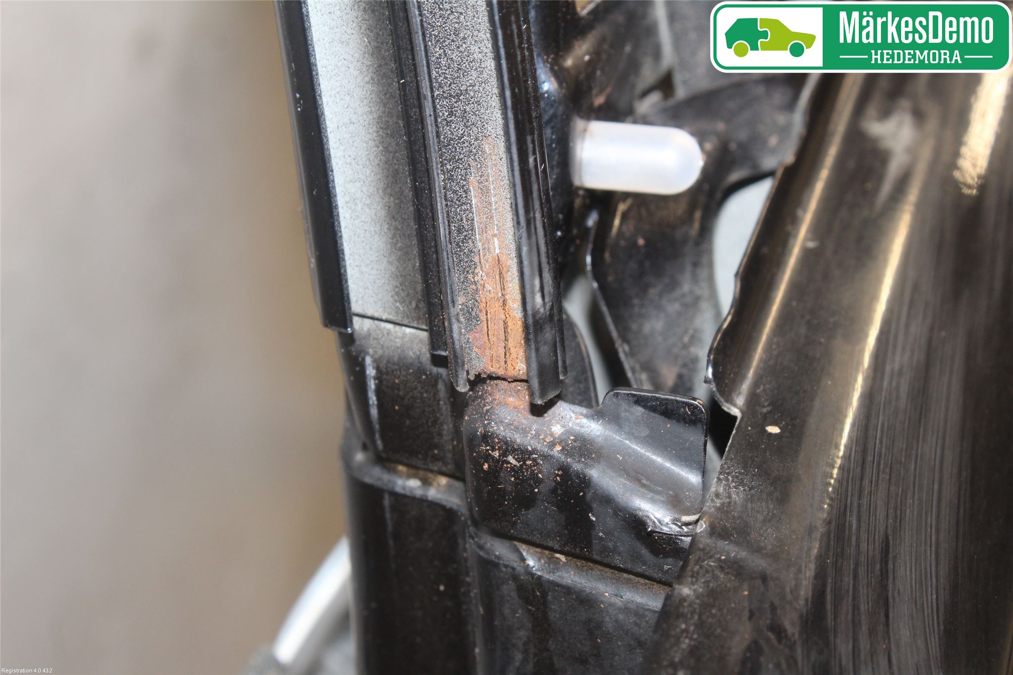 Ford FOCUS     04-07 Dörr Fram Vänster