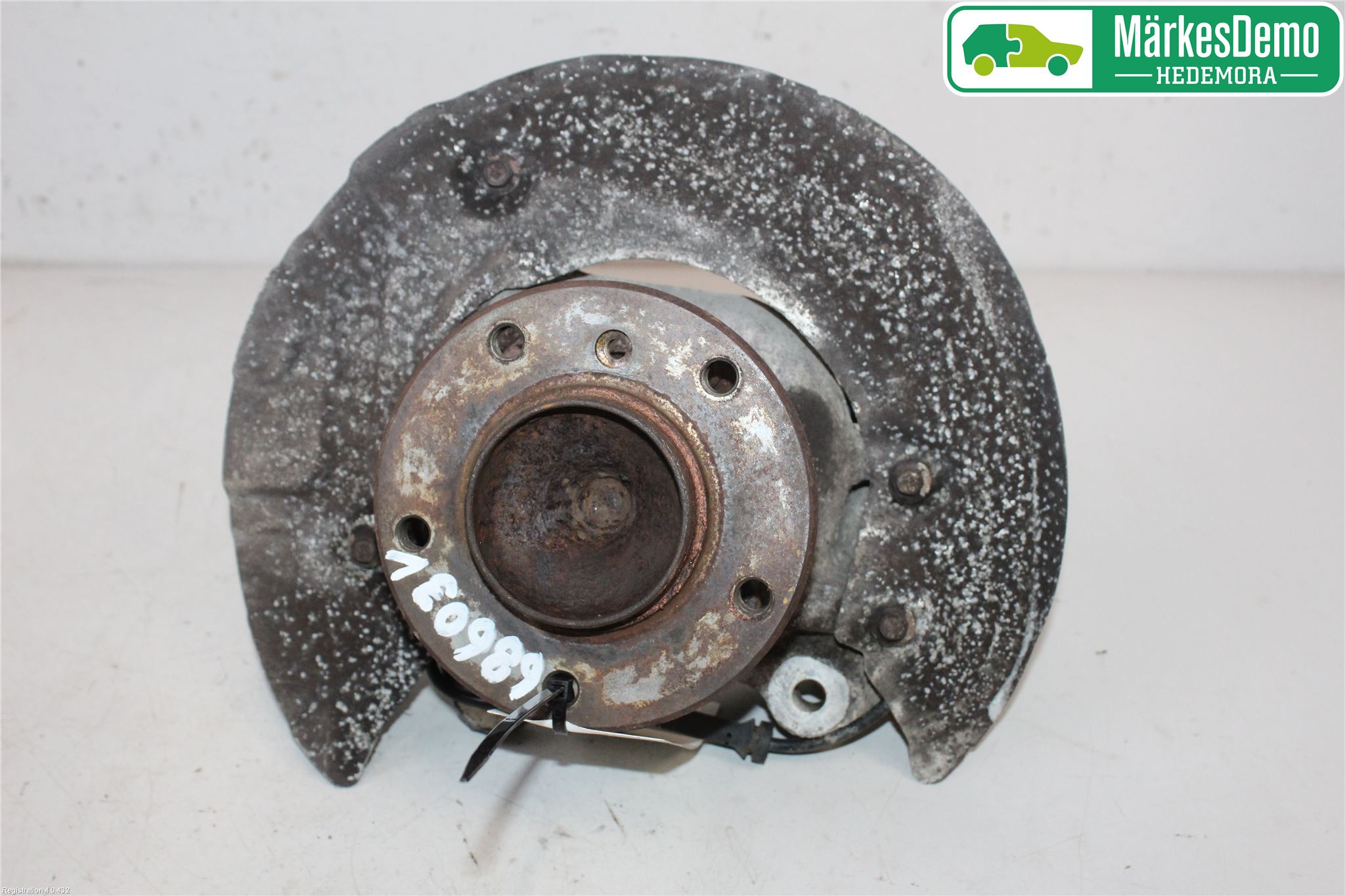 BMW 1 E87/81 5D/3D 03-11 Styrspindel Lagerhus Vä