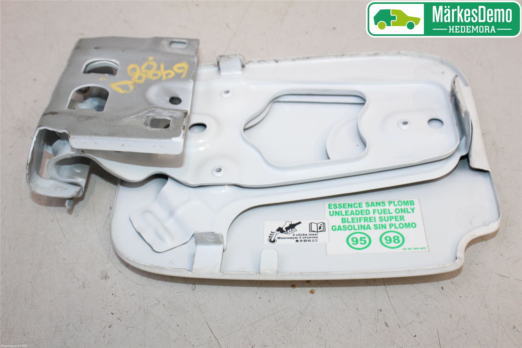 Dacia DUSTER 10-17 Tanklucka