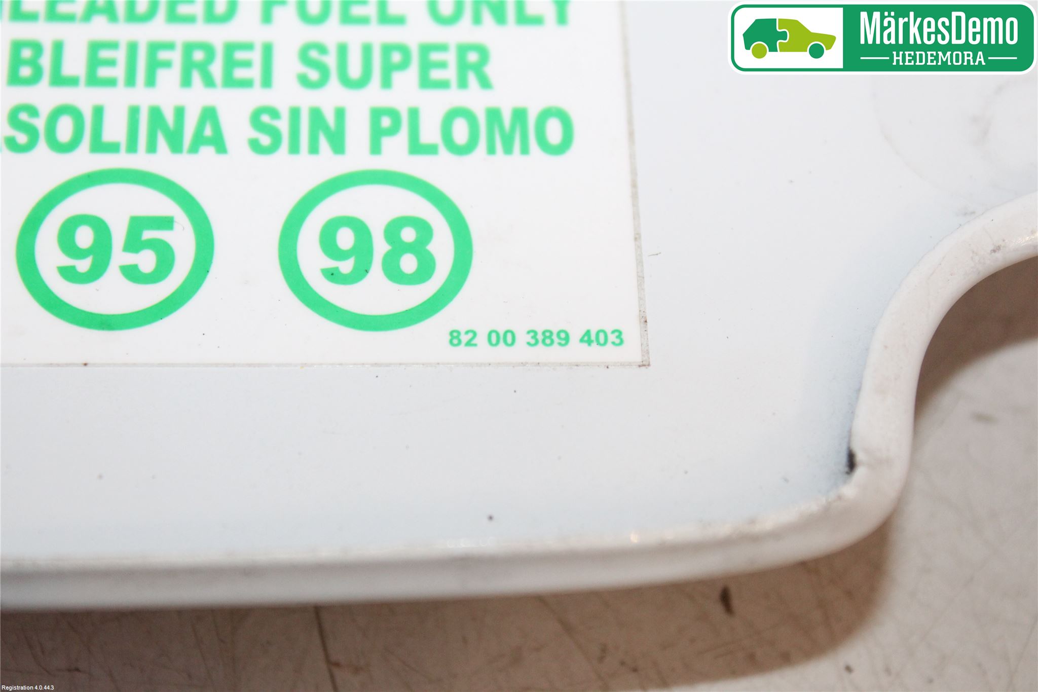 Dacia DUSTER 10-17 Tanklucka