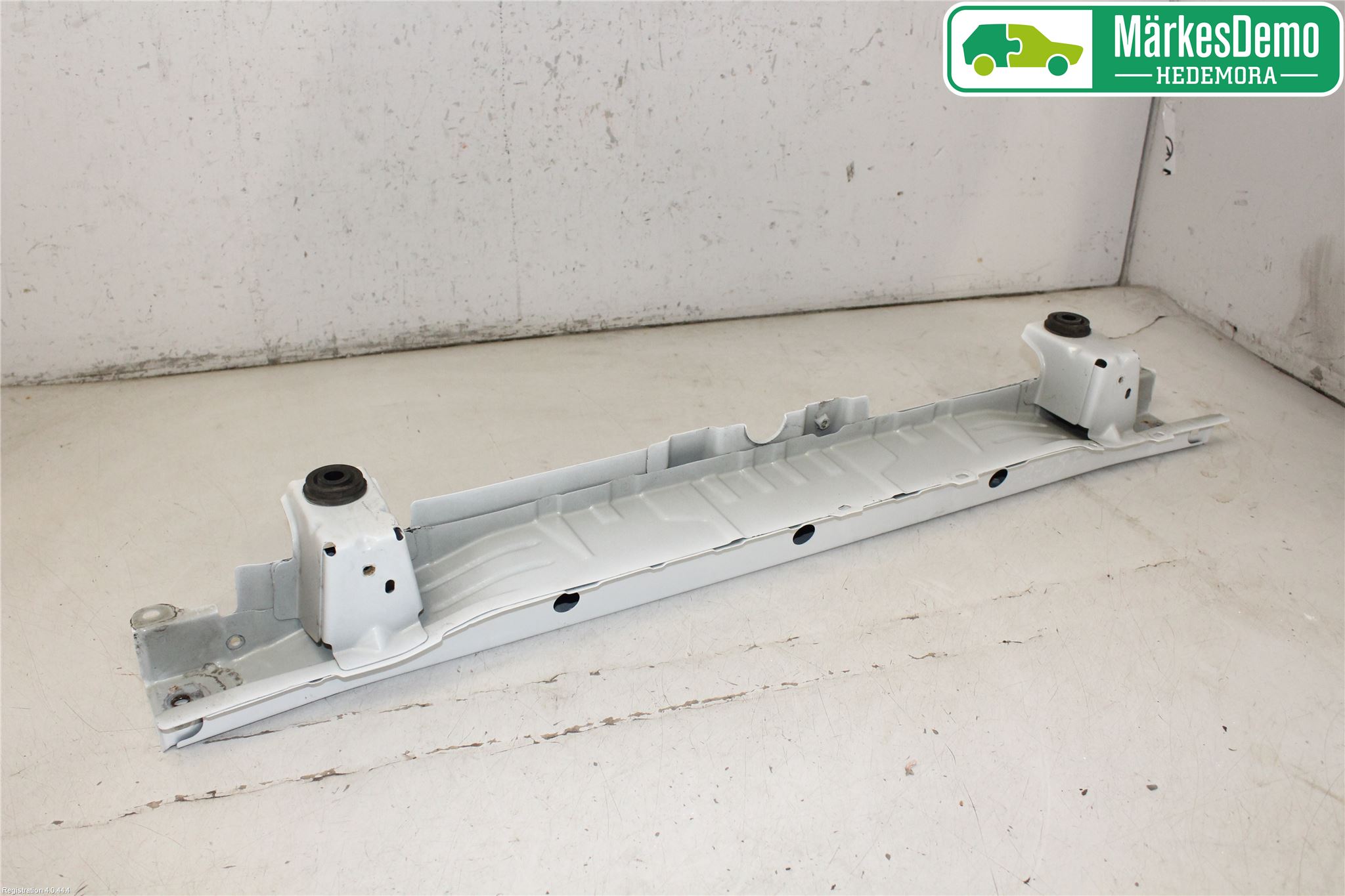 Mitsubishi OUTLANDER 13-21 Kylarfäste-Ram-Balk