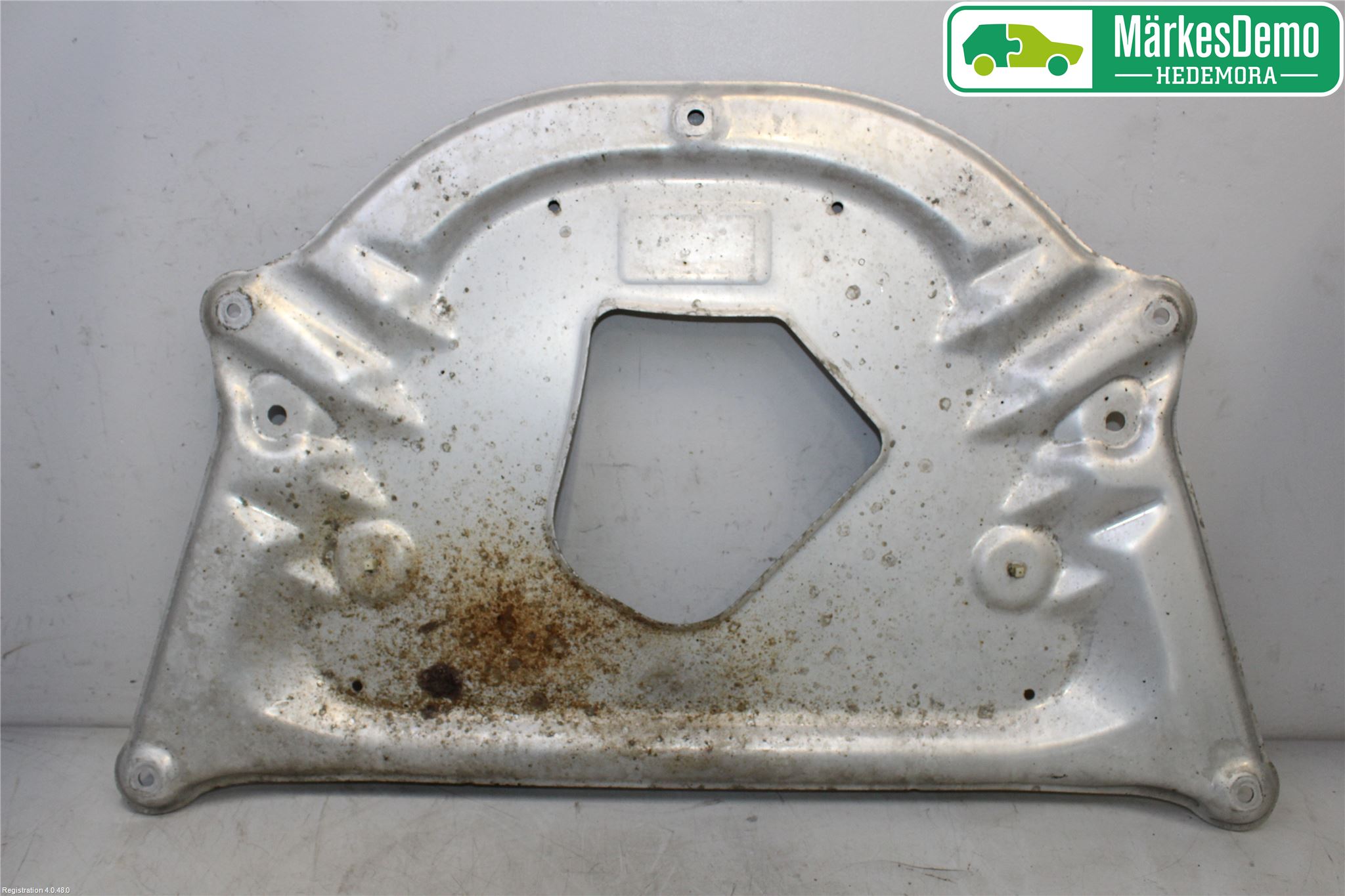 BMW 5 E60/61 Sed/Tou 02-10 Hasplåt Plåt-Plast