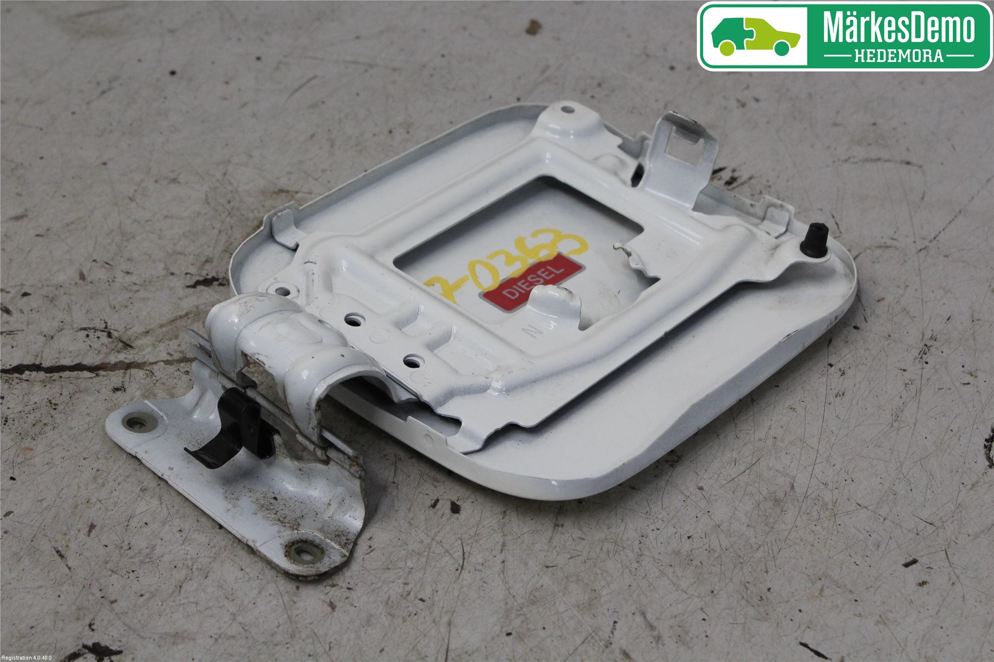 Nissan QASHQAI+2  10-14 Tanklucka