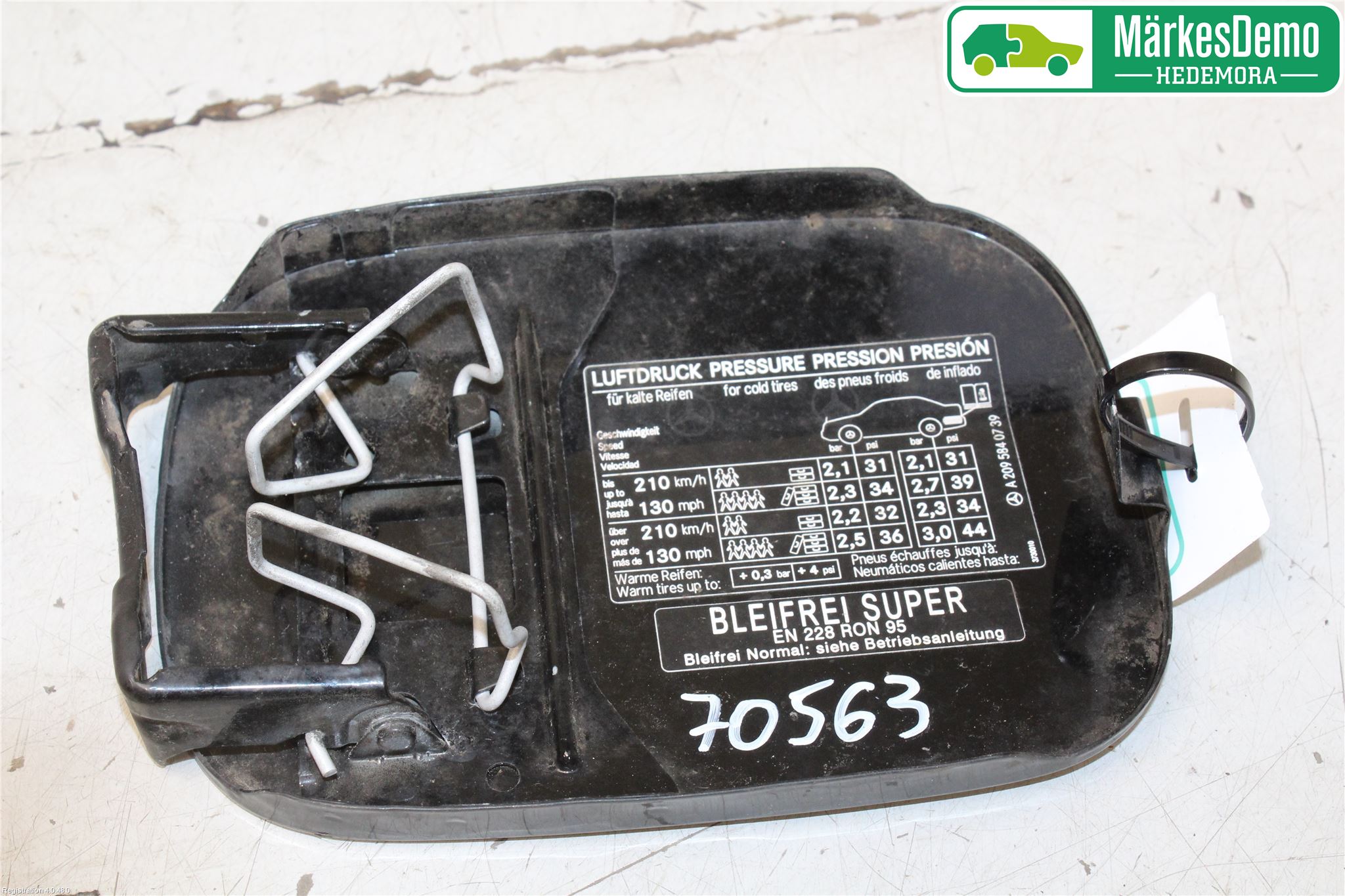 Mercedes-Benz MB CLK (C209) 02-09 Tanklucka