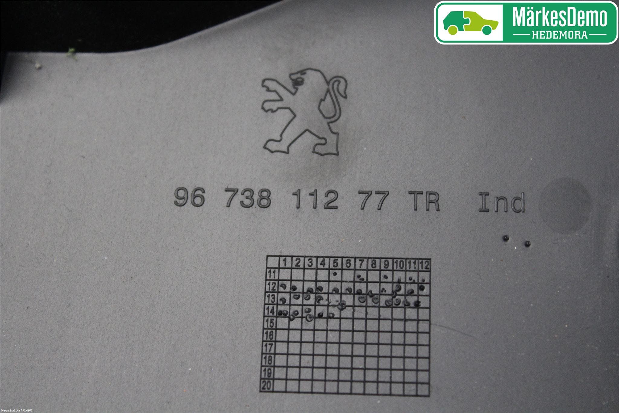 Peugeot 208 12-15 Handskfack