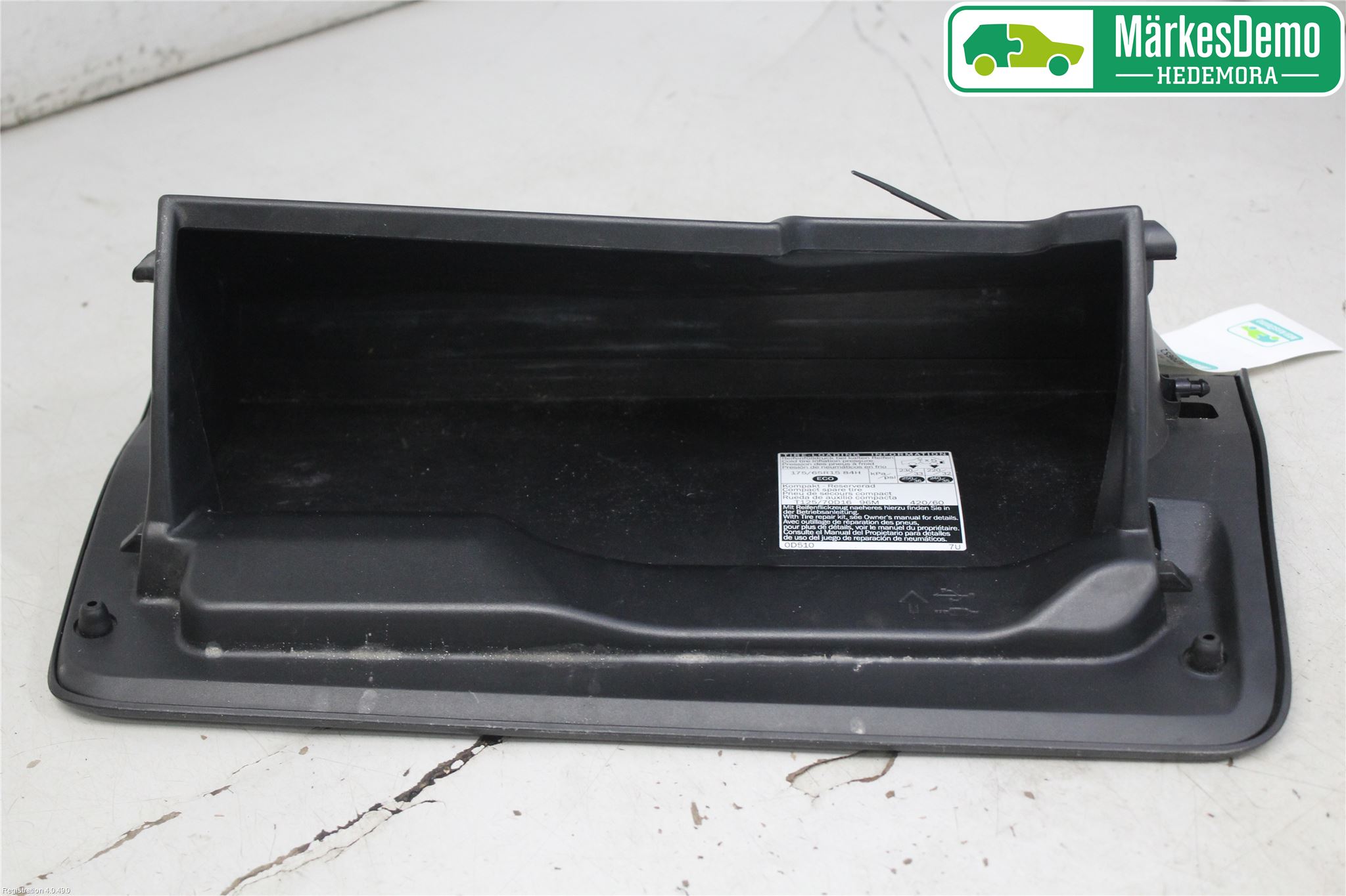 Toyota YARIS XP130 12-14 Handskfack