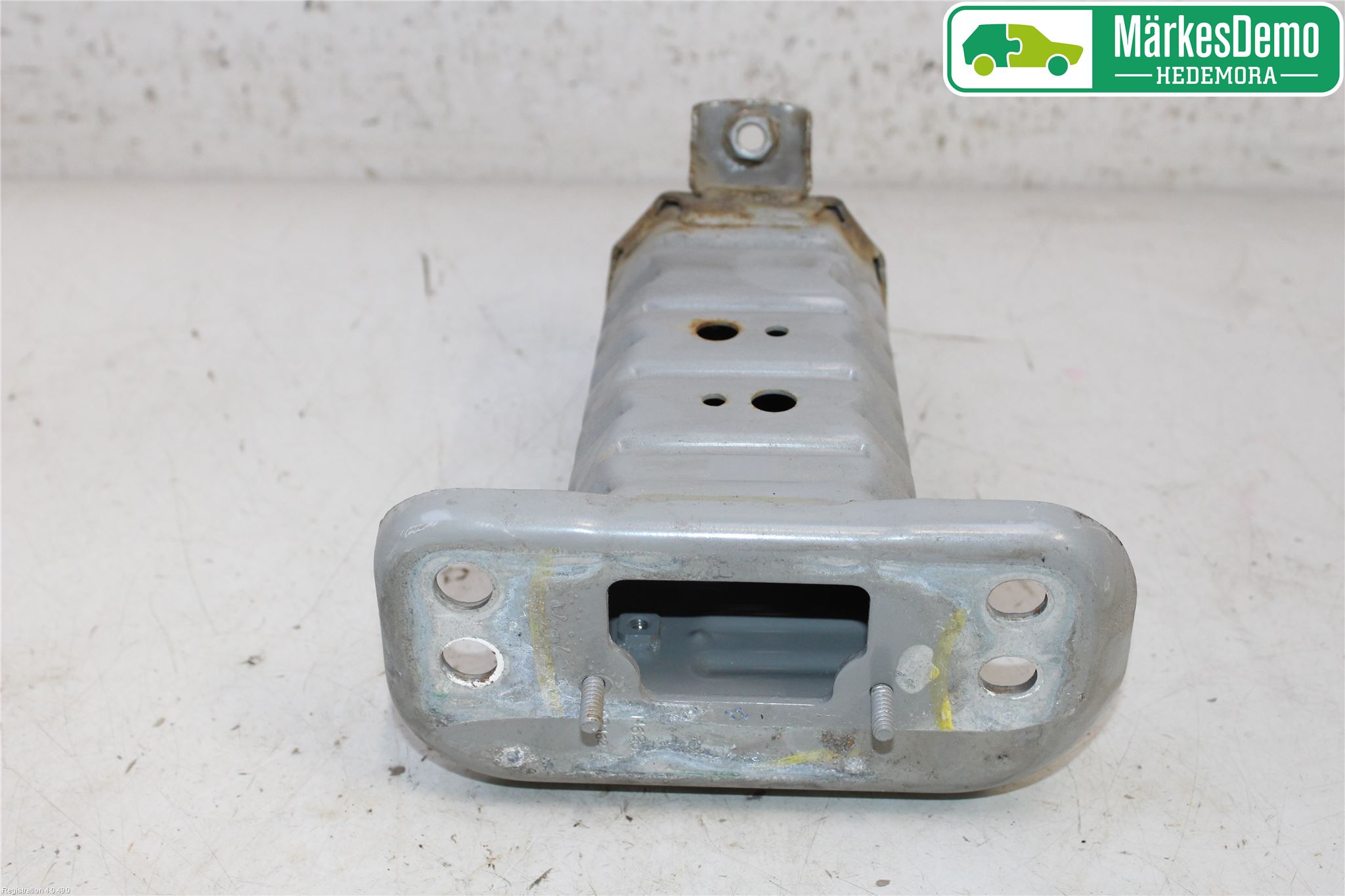 Toyota YARIS XP130 12-14 Stötfångarbärjärn Fram