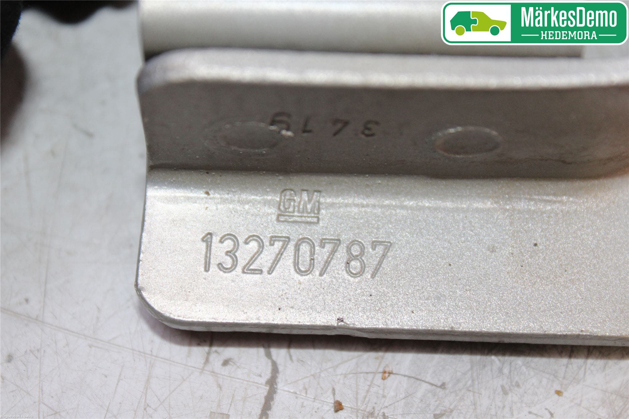 Opel ASTRA J 10-15 Huvgångjärn