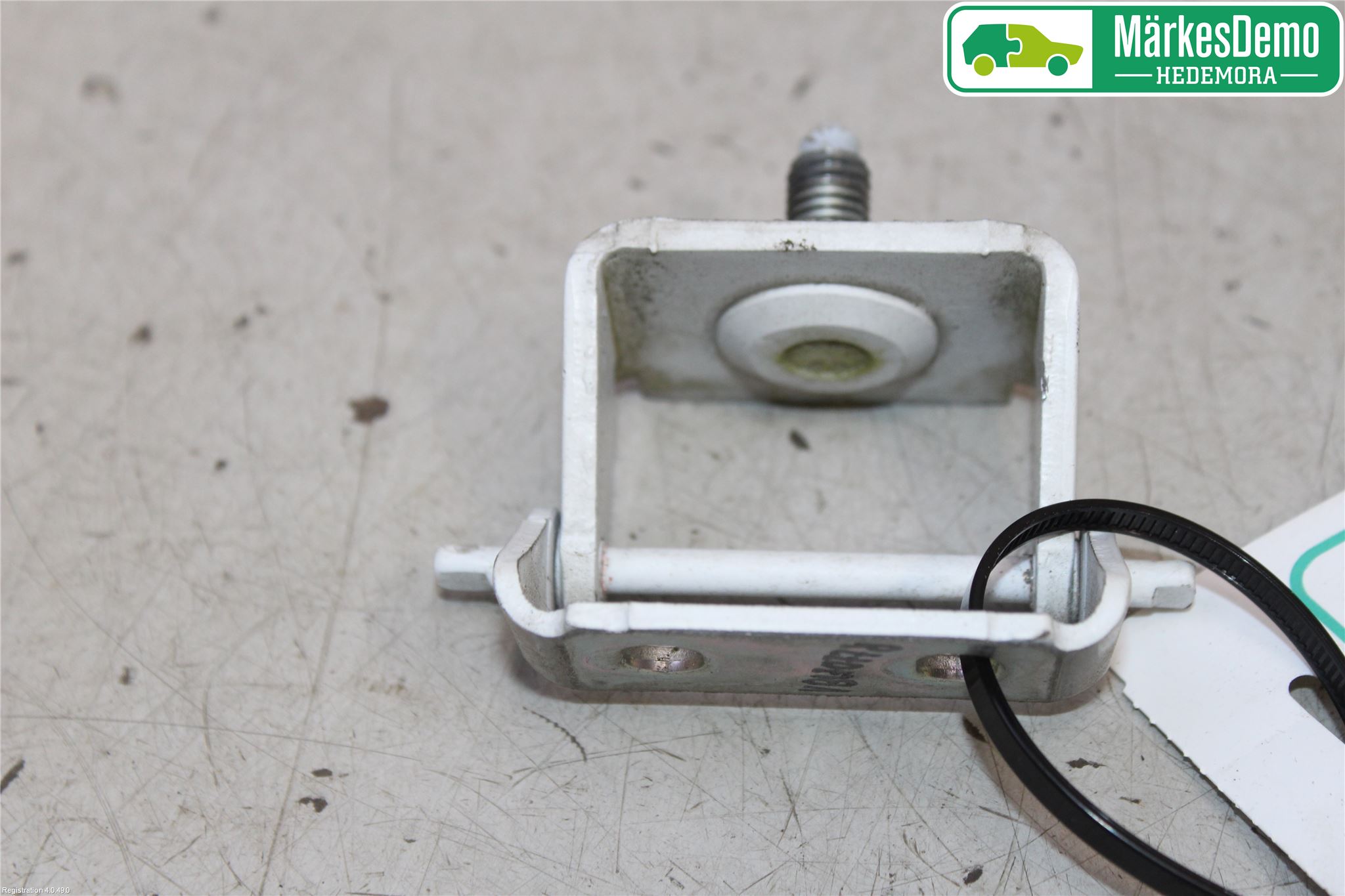 Ford FIESTA 09-12 Bakluckegångjärn Vä