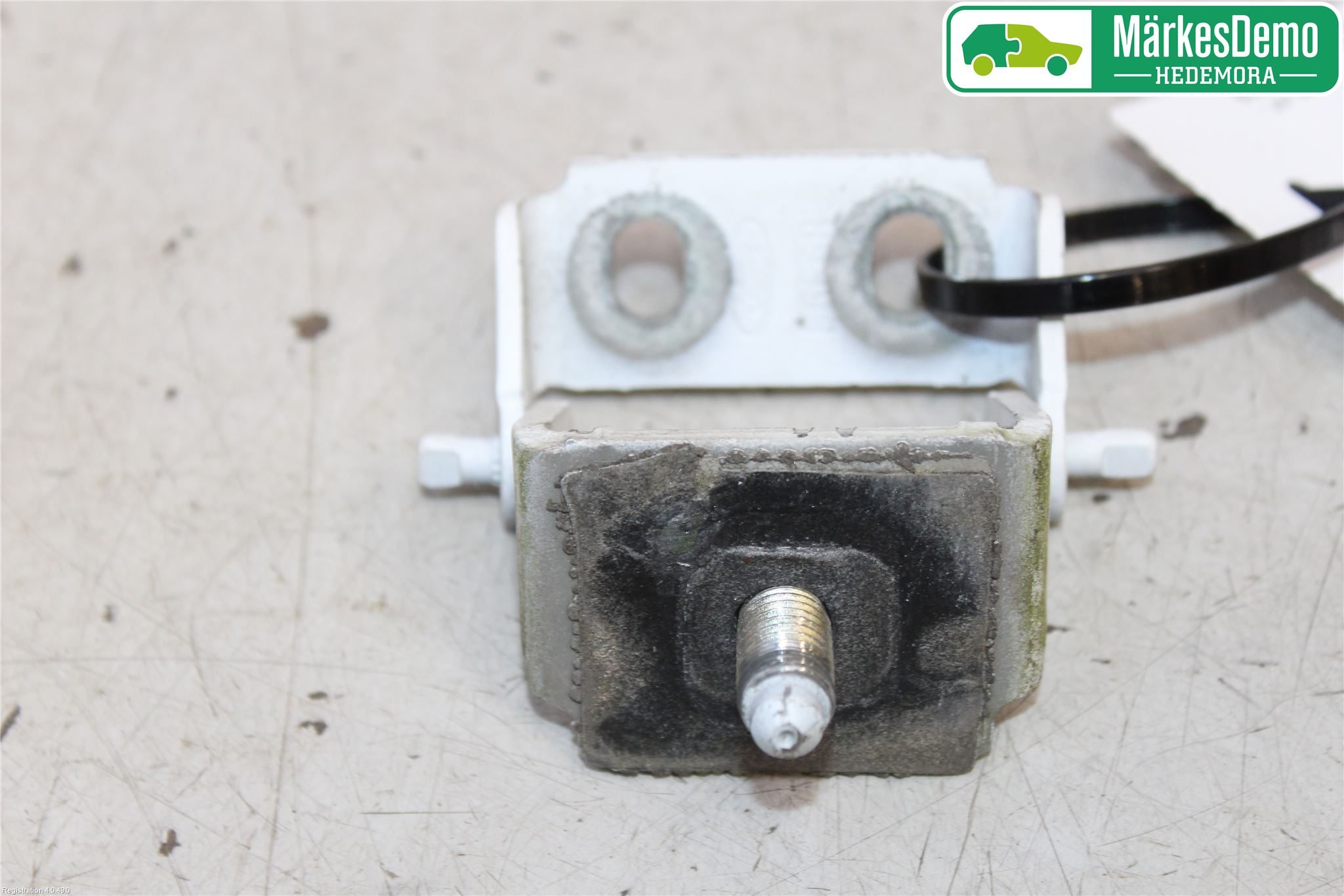 Ford FIESTA 09-12 Bakluckegångjärn Hö