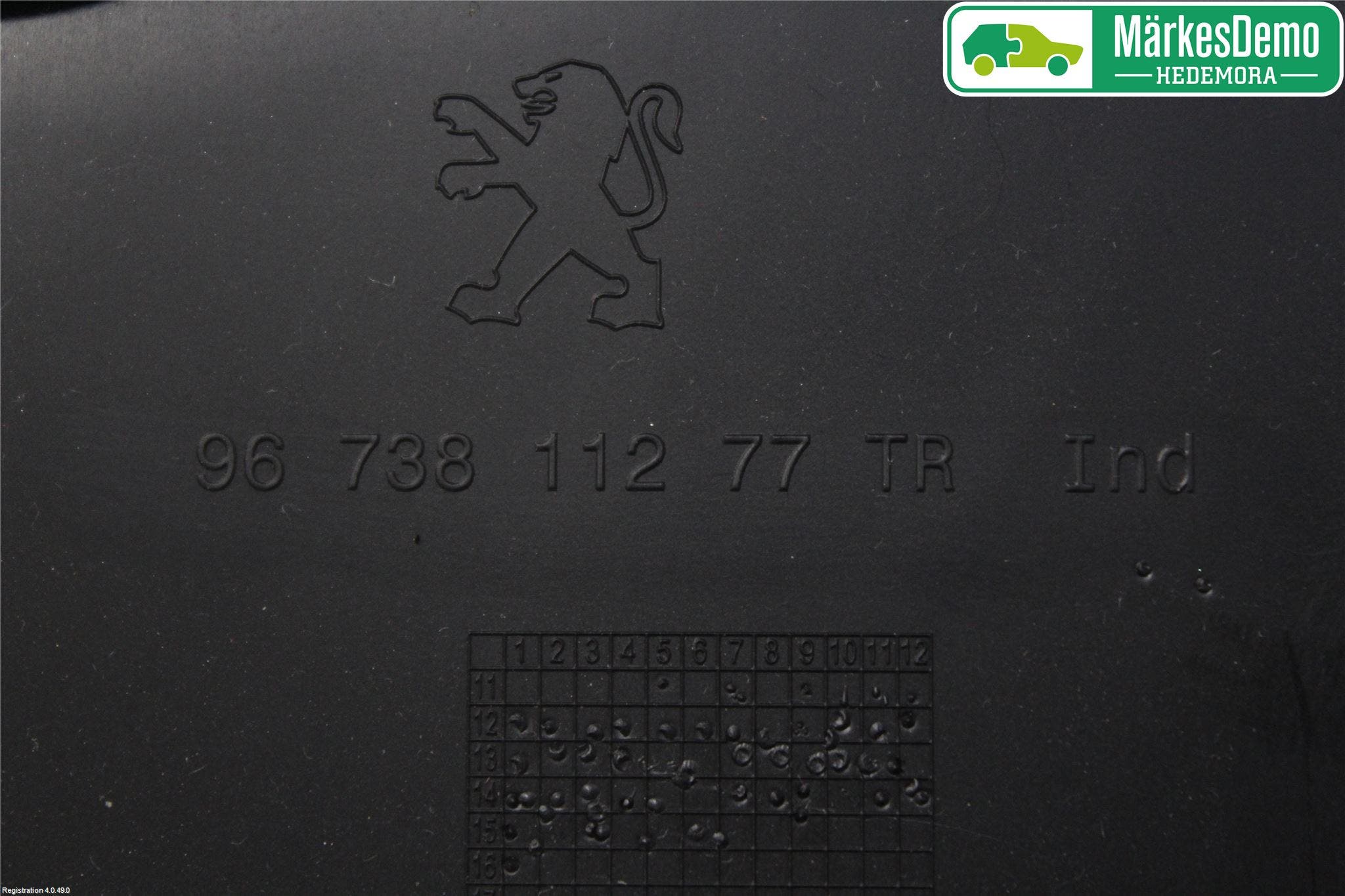 Peugeot 208 12-15 Handskfack