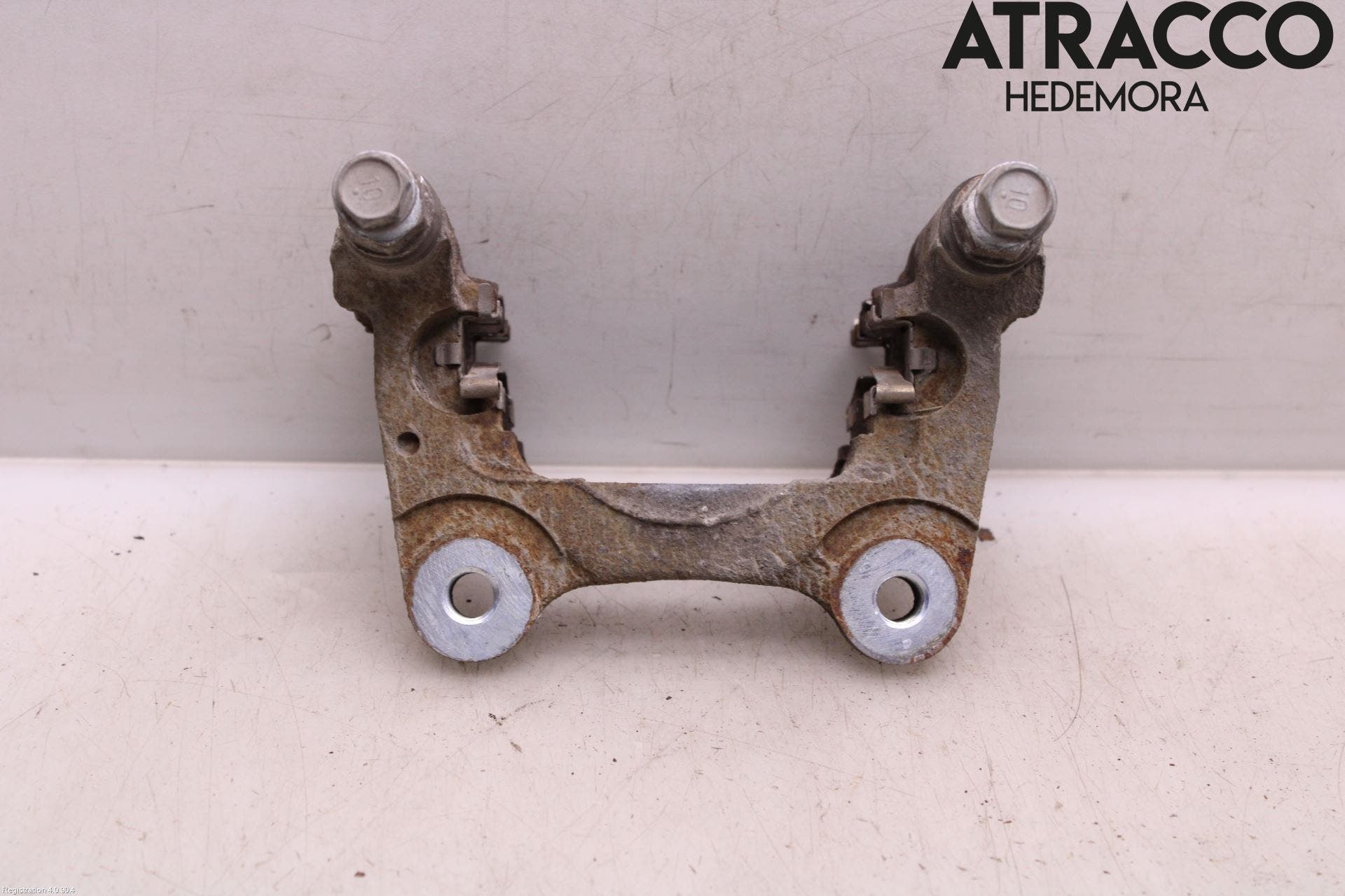 Toyota RAV4 19- Bromsokshållare