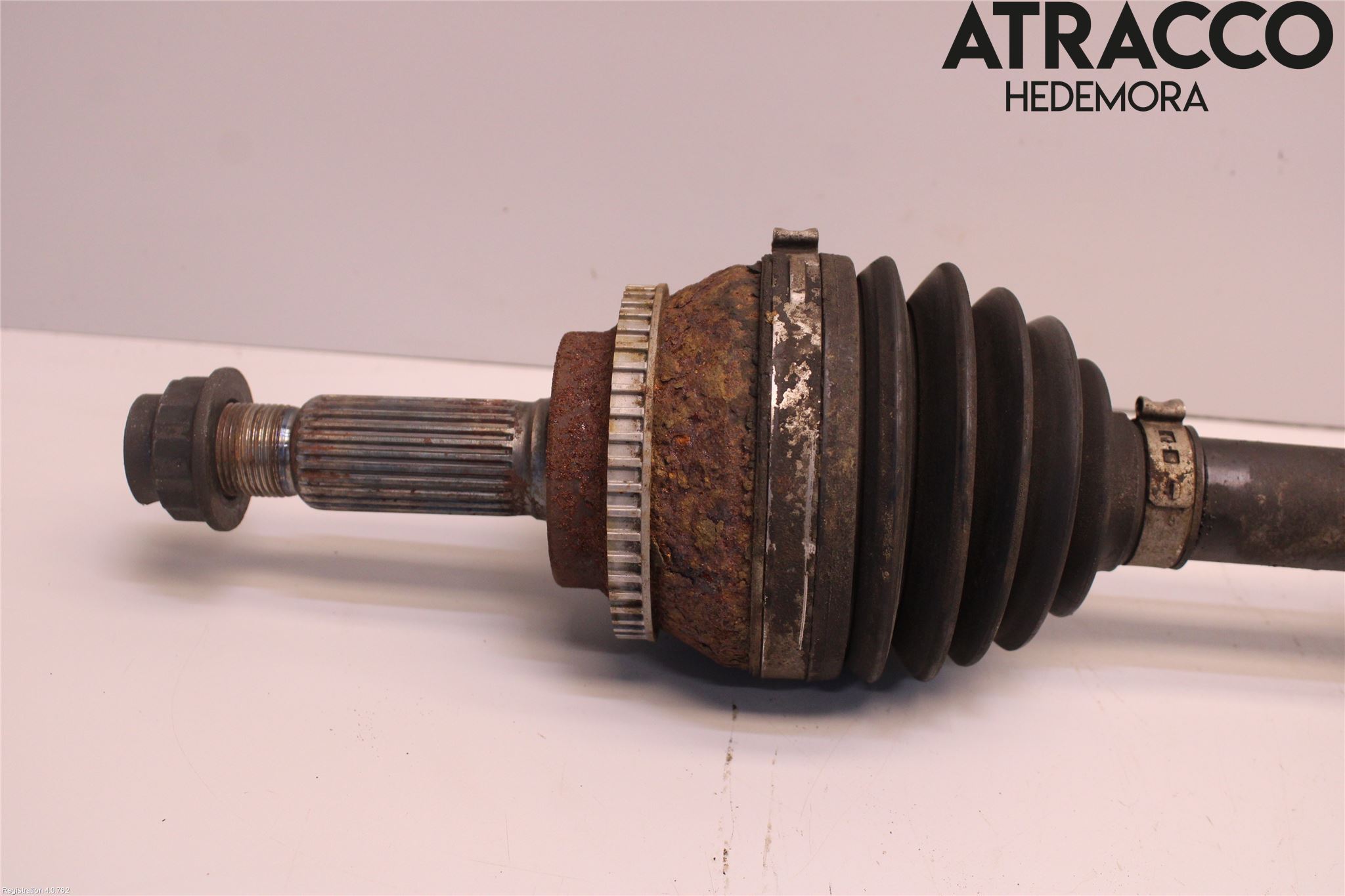 Toyota AVENSIS 03-06 Drivaxel Fram Höger
