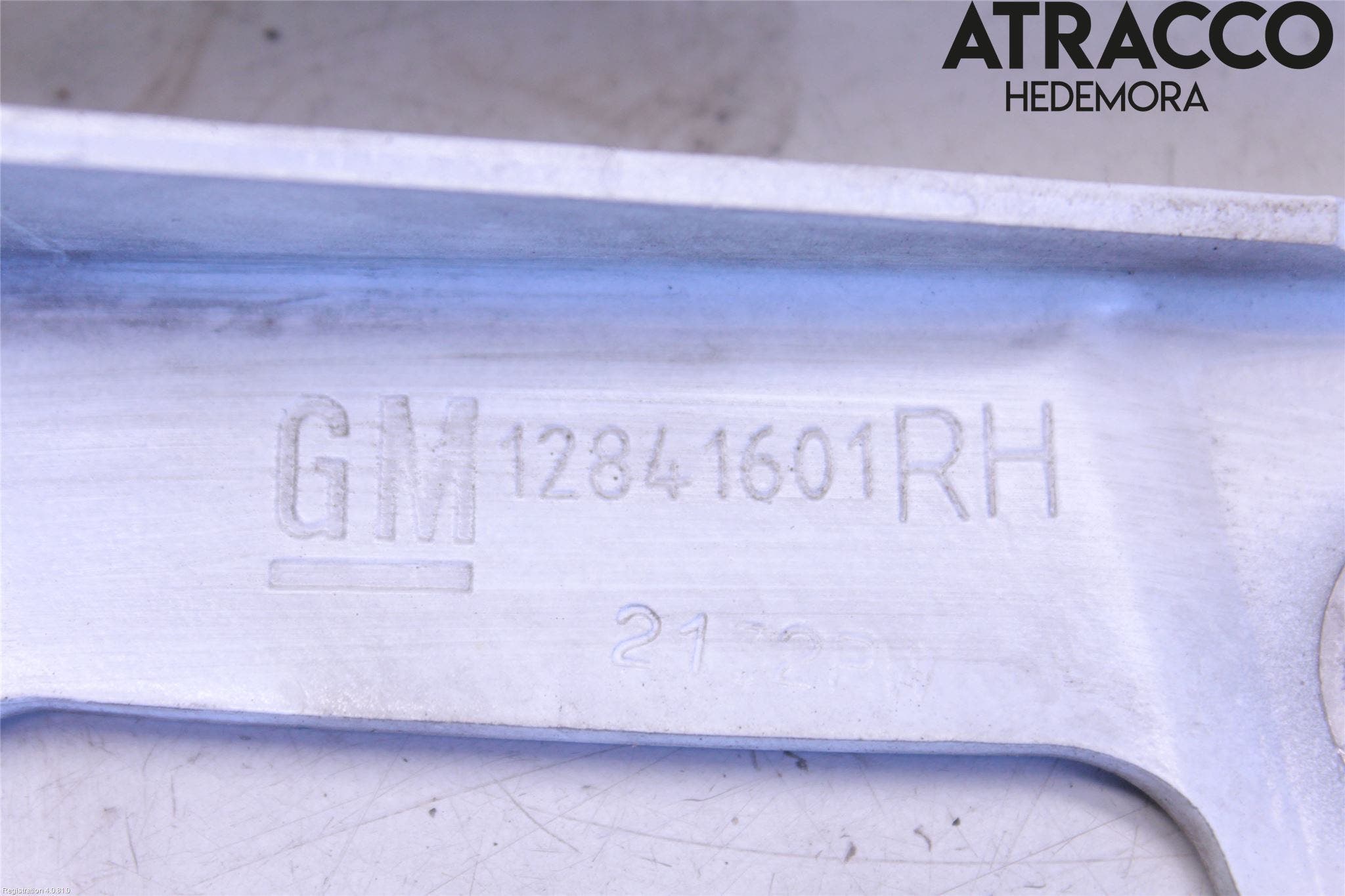 Opel INSIGNIA 09-16 Huvgångjärn