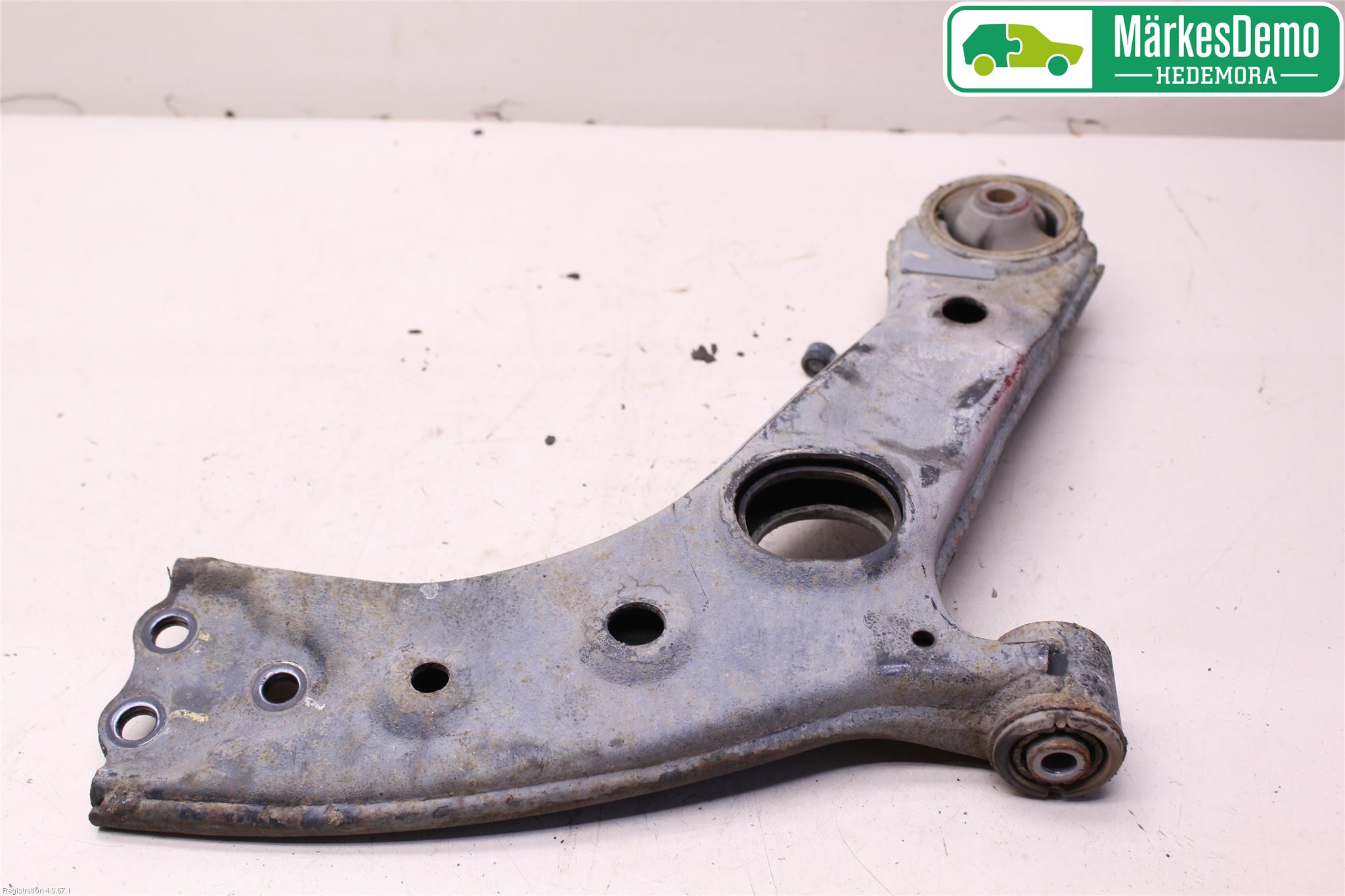 Kia SORENTO 15-20 Bärarm Fram Undre Vä