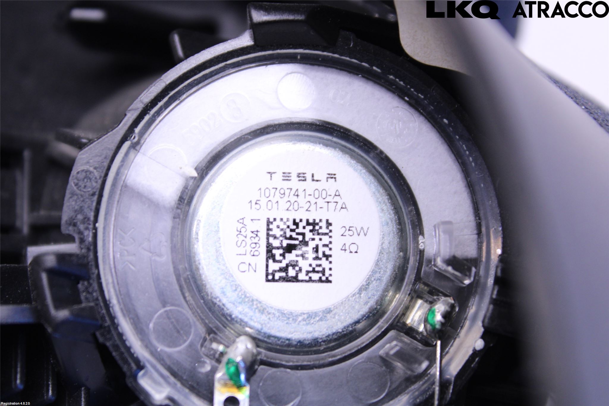 Tesla MODEL 3 17- Högtalare