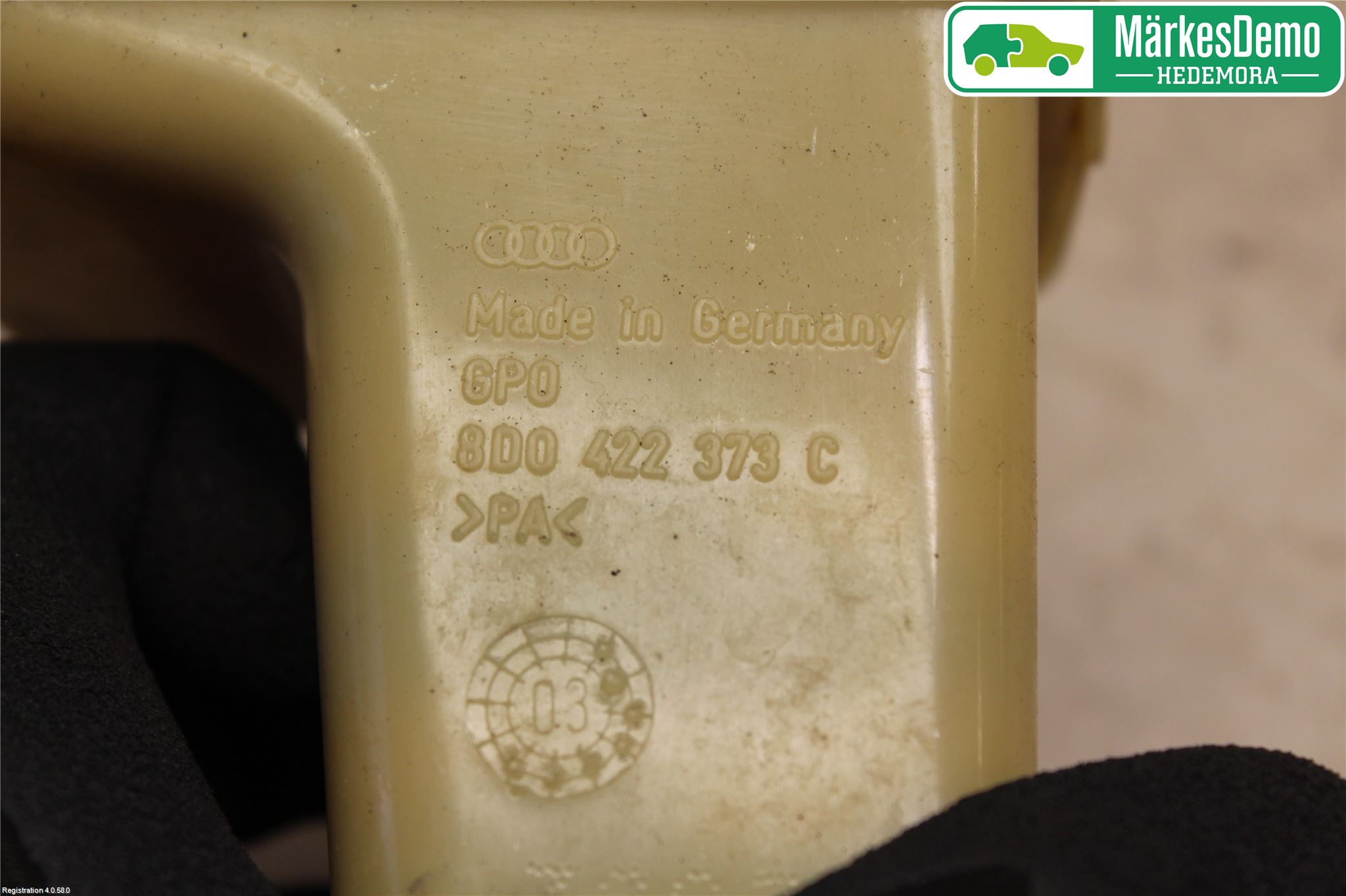 Audi A6/S6     97-05 Styrservooljebehållare