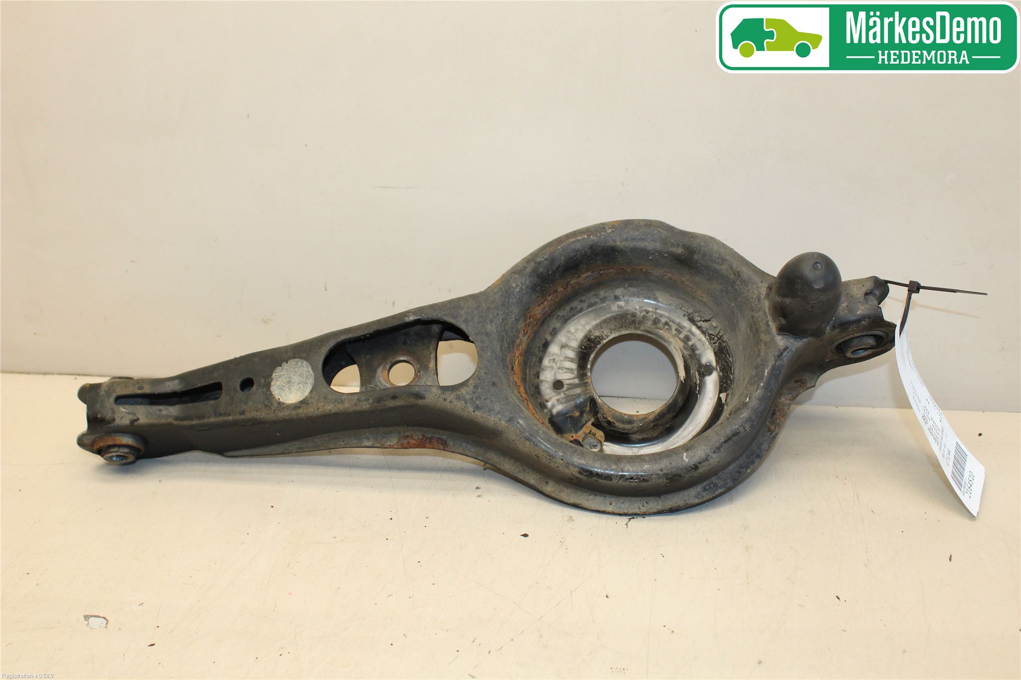 Volvo V40 12-19 Bärarm Bak Höger