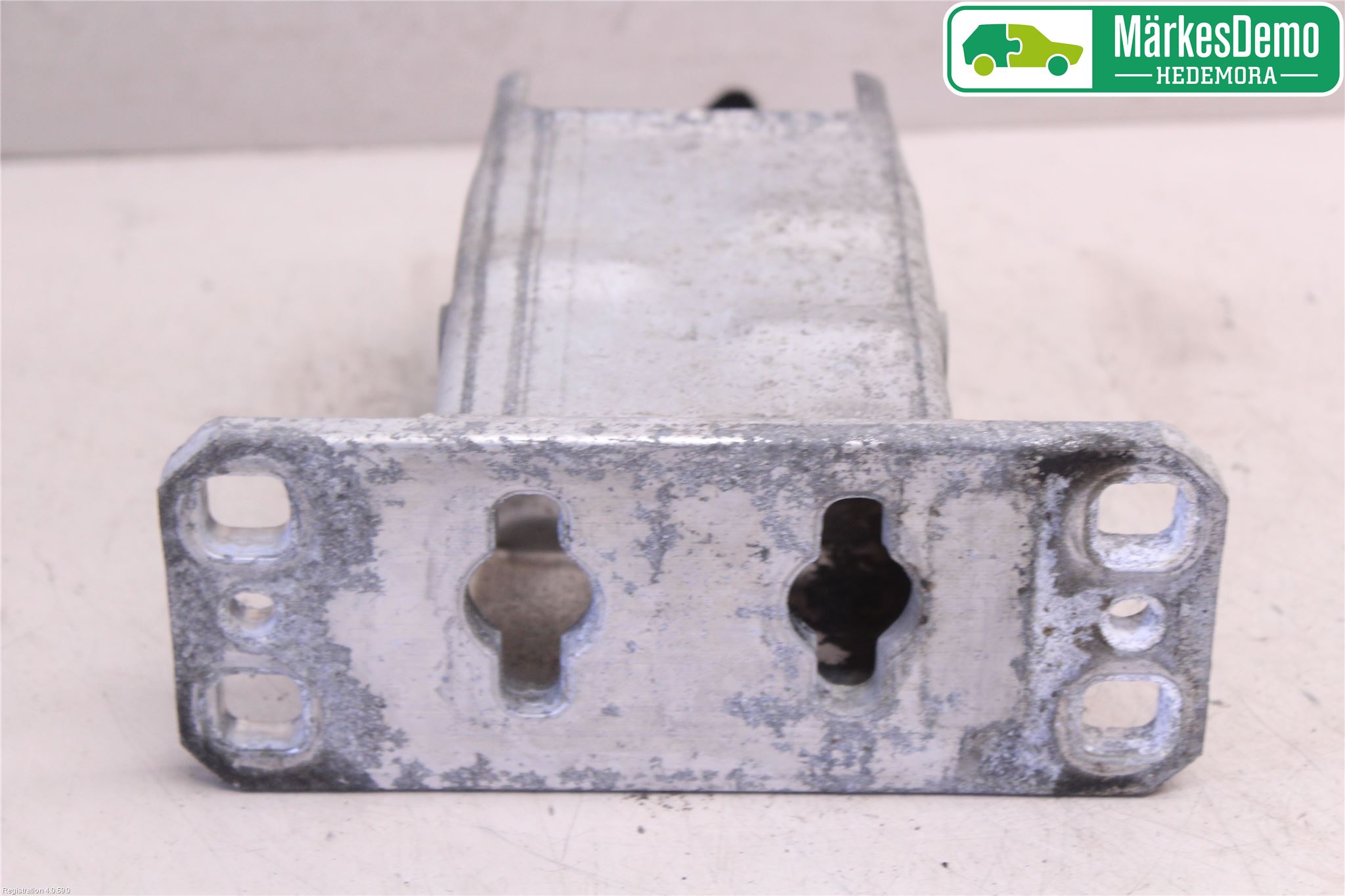 BMW 5 E60/61 Sed/Tou 02-10 Stötfångarbärjärn Fram