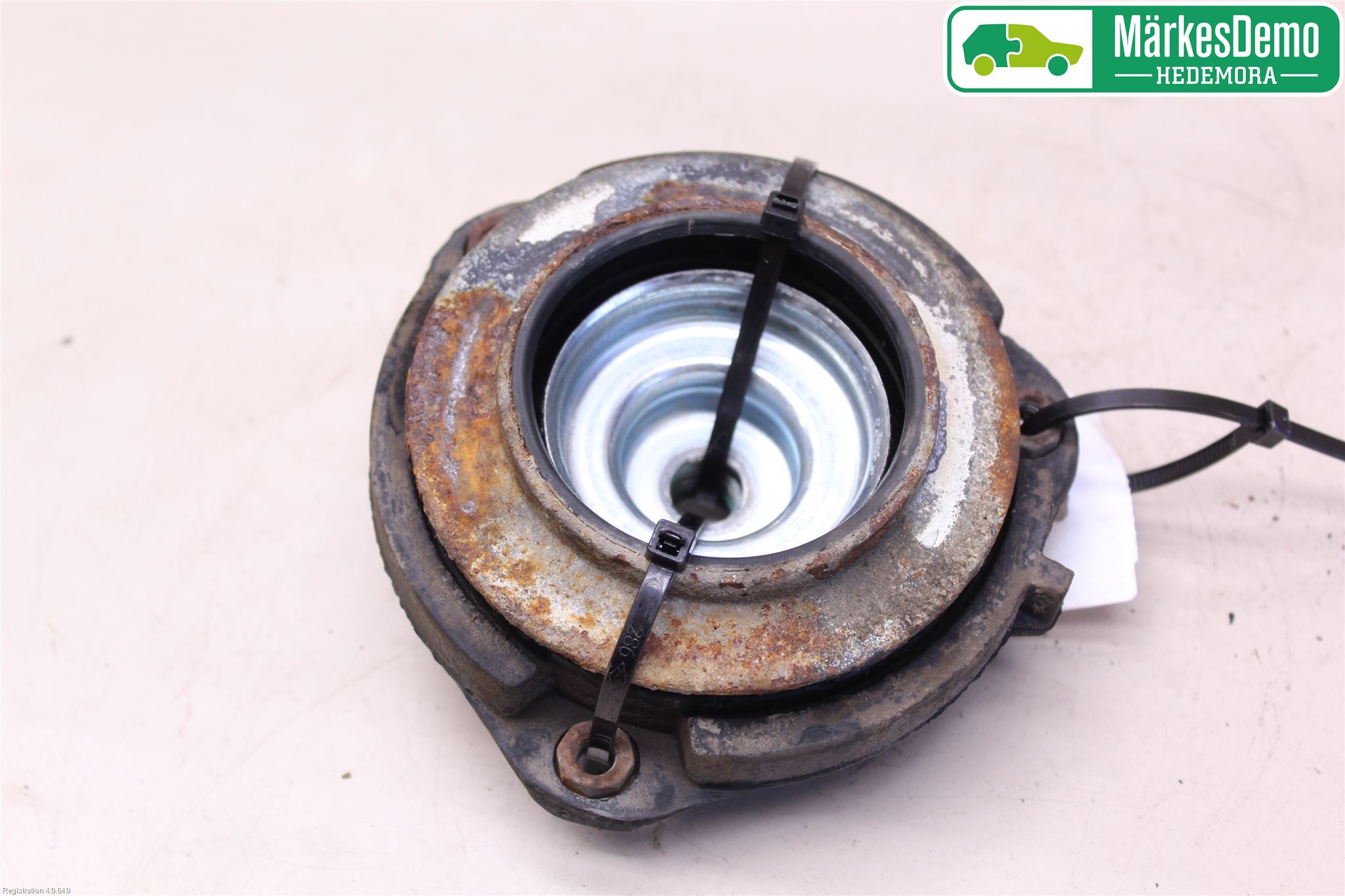 Volkswagen VW GOLF VI 09-13 Fjäderbenslager Fram