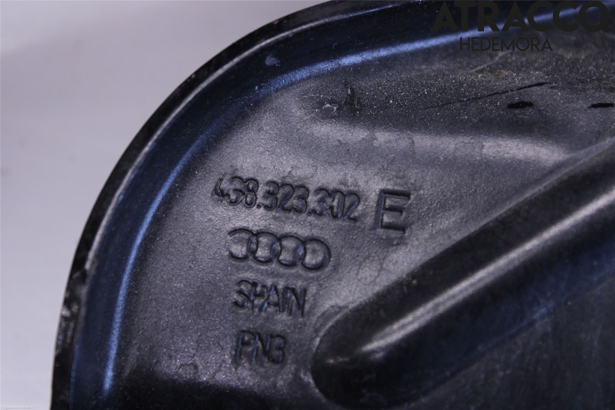 Audi A6 ALLROAD 12-18 Huvgångjärn