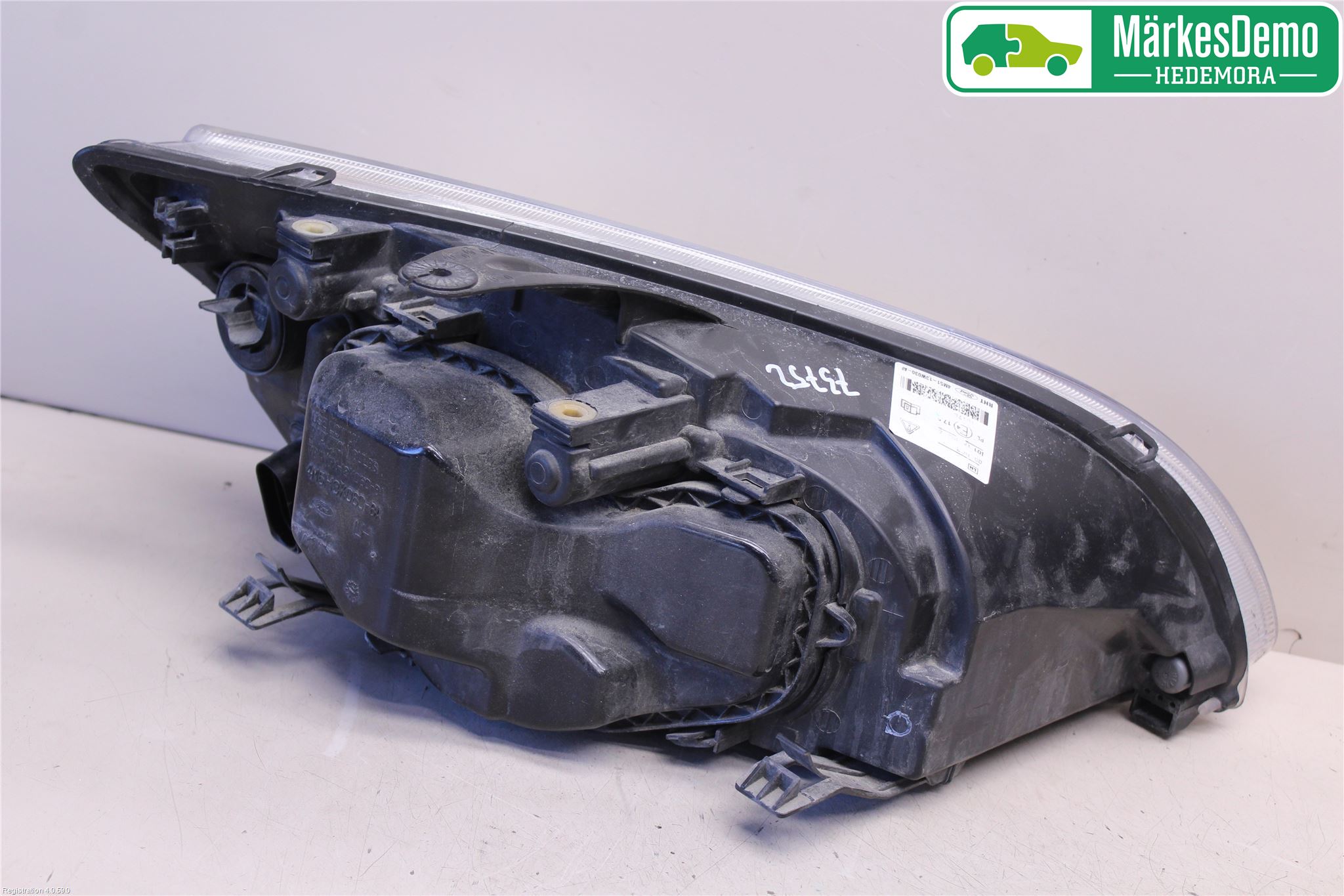 Ford FOCUS     04-07 Strålkastare Vänster