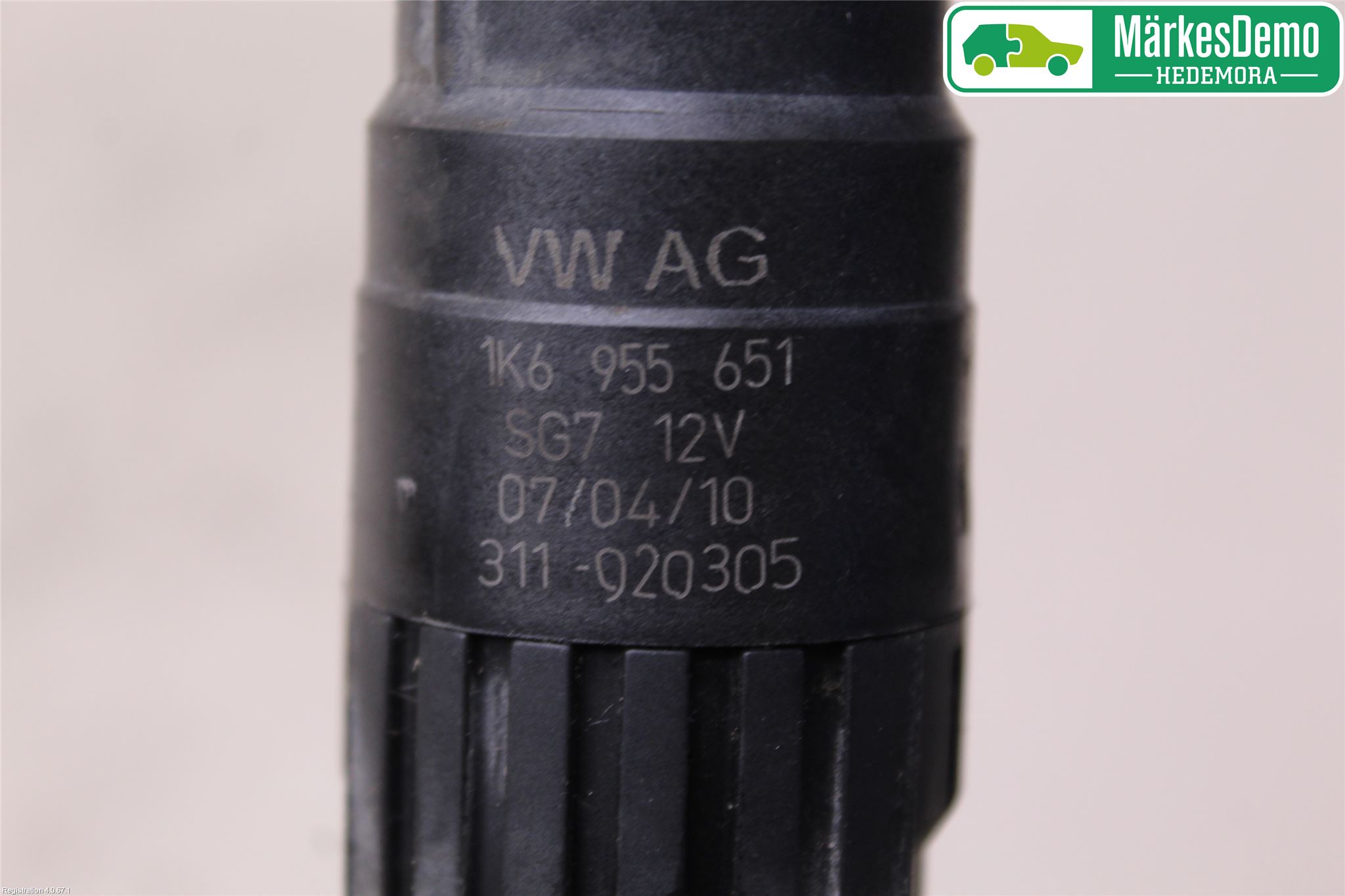 Volkswagen VW CADDY      04-10 Spolarpump Vindruta