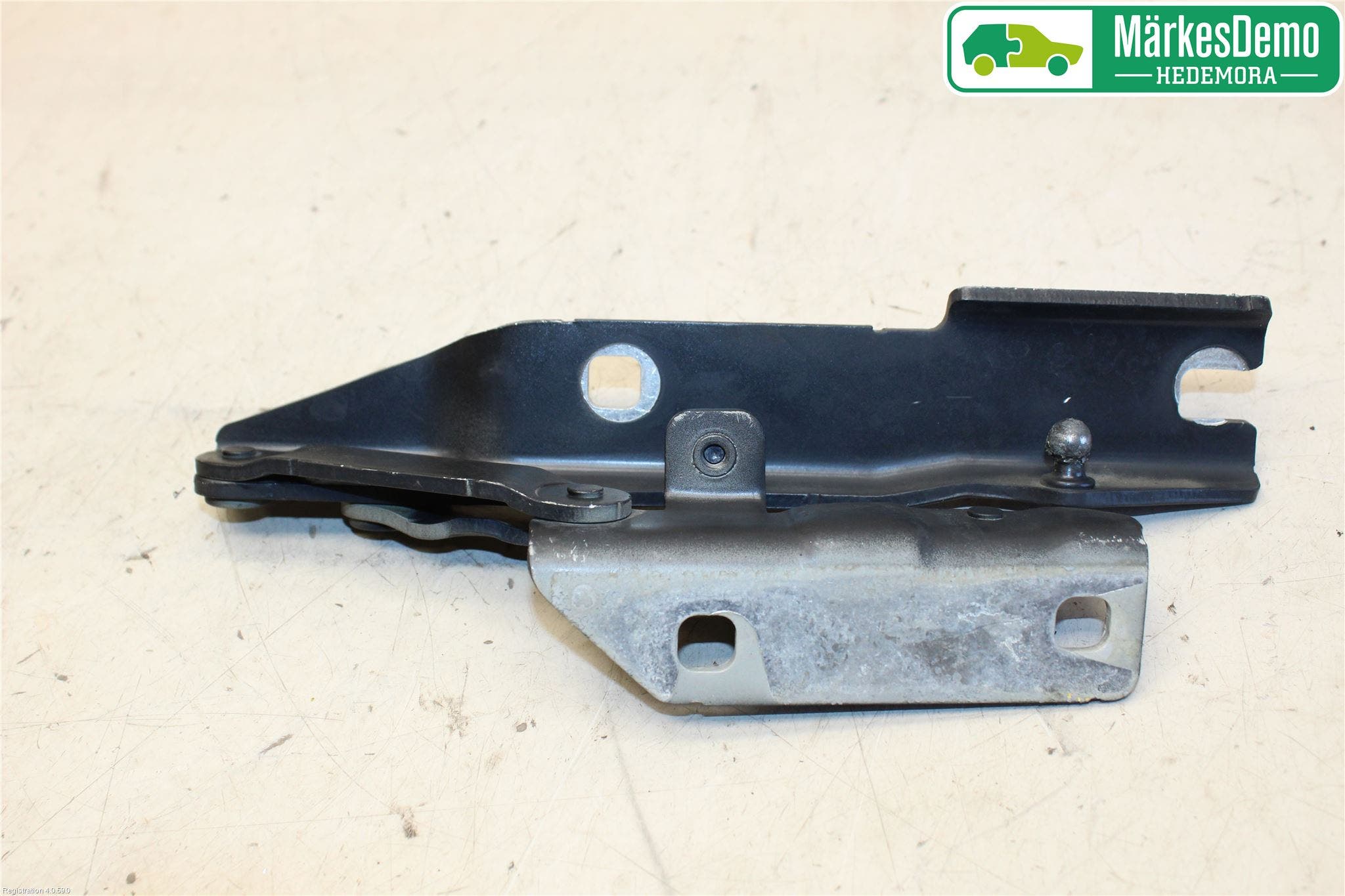 BMW 5 E60/61 Sed/Tou 02-10 Huvgångjärn