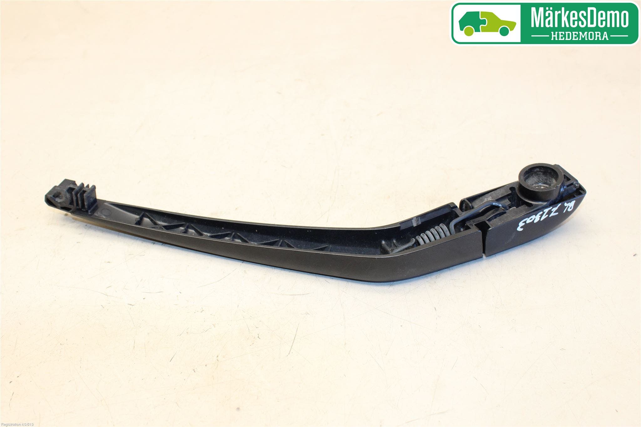 Toyota YARIS XP130 12-14 Torkararm-Bakruta