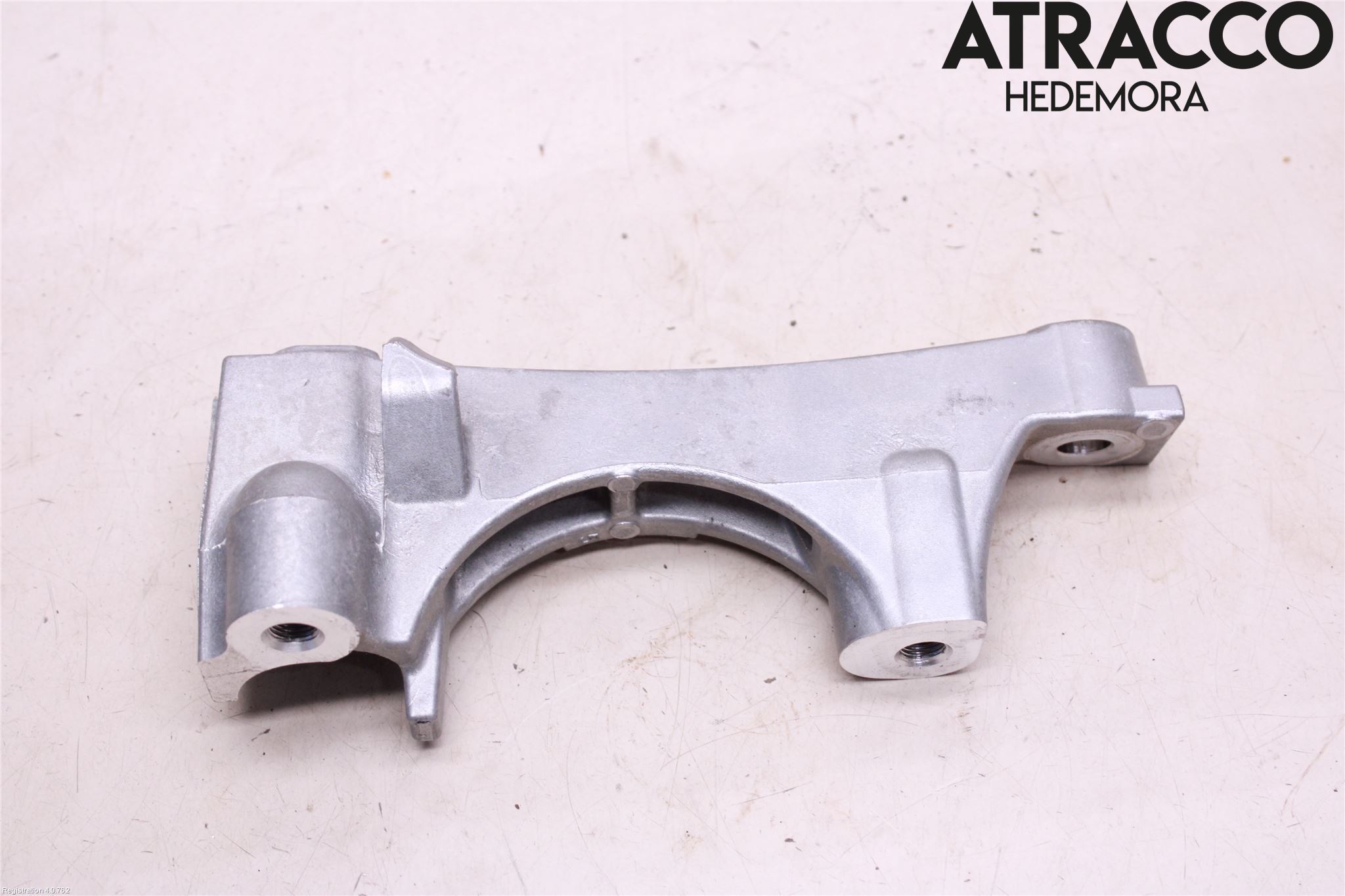 Toyota RAV4 19- Motorfäste