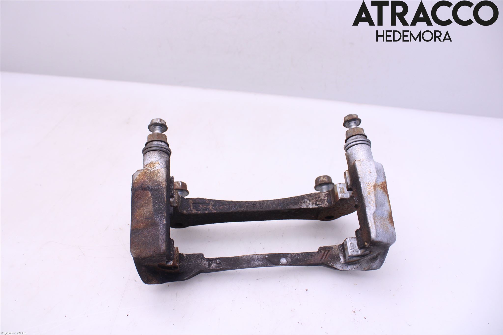 Toyota RAV4 19- Bromsokshållare