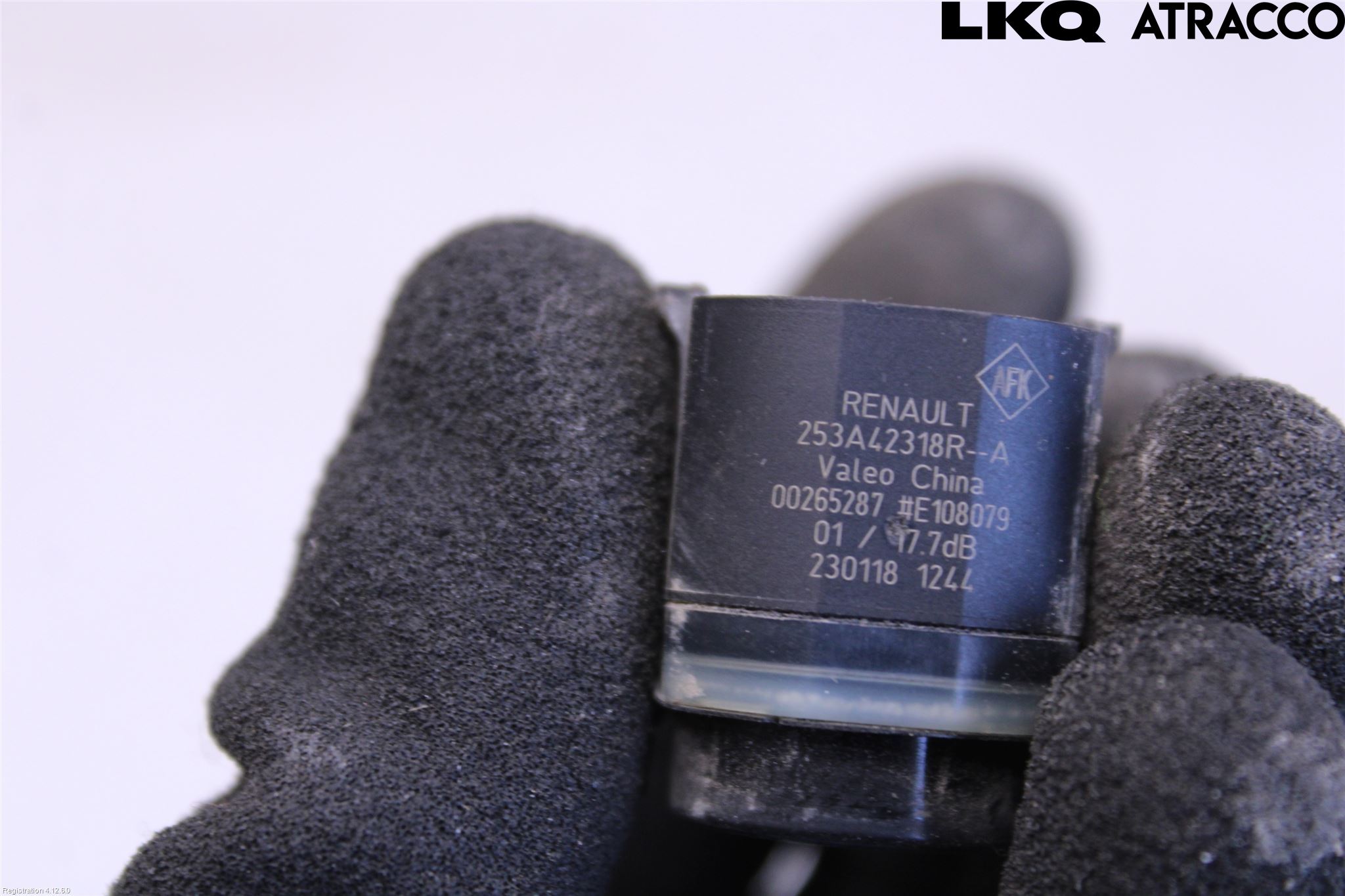Dacia DUSTER 10-17 Parkeringshjälp Backsensor