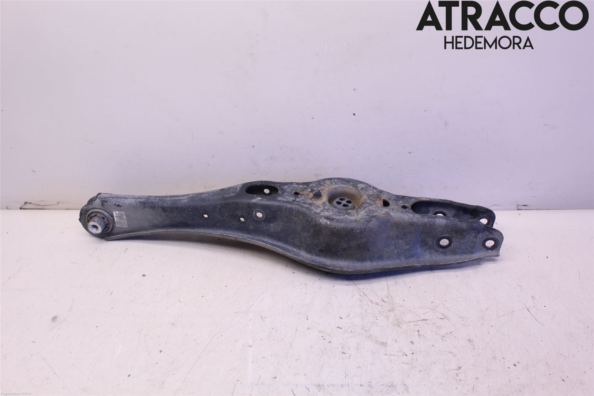 Skoda SUPERB 16-24 Bärarm Bak Höger