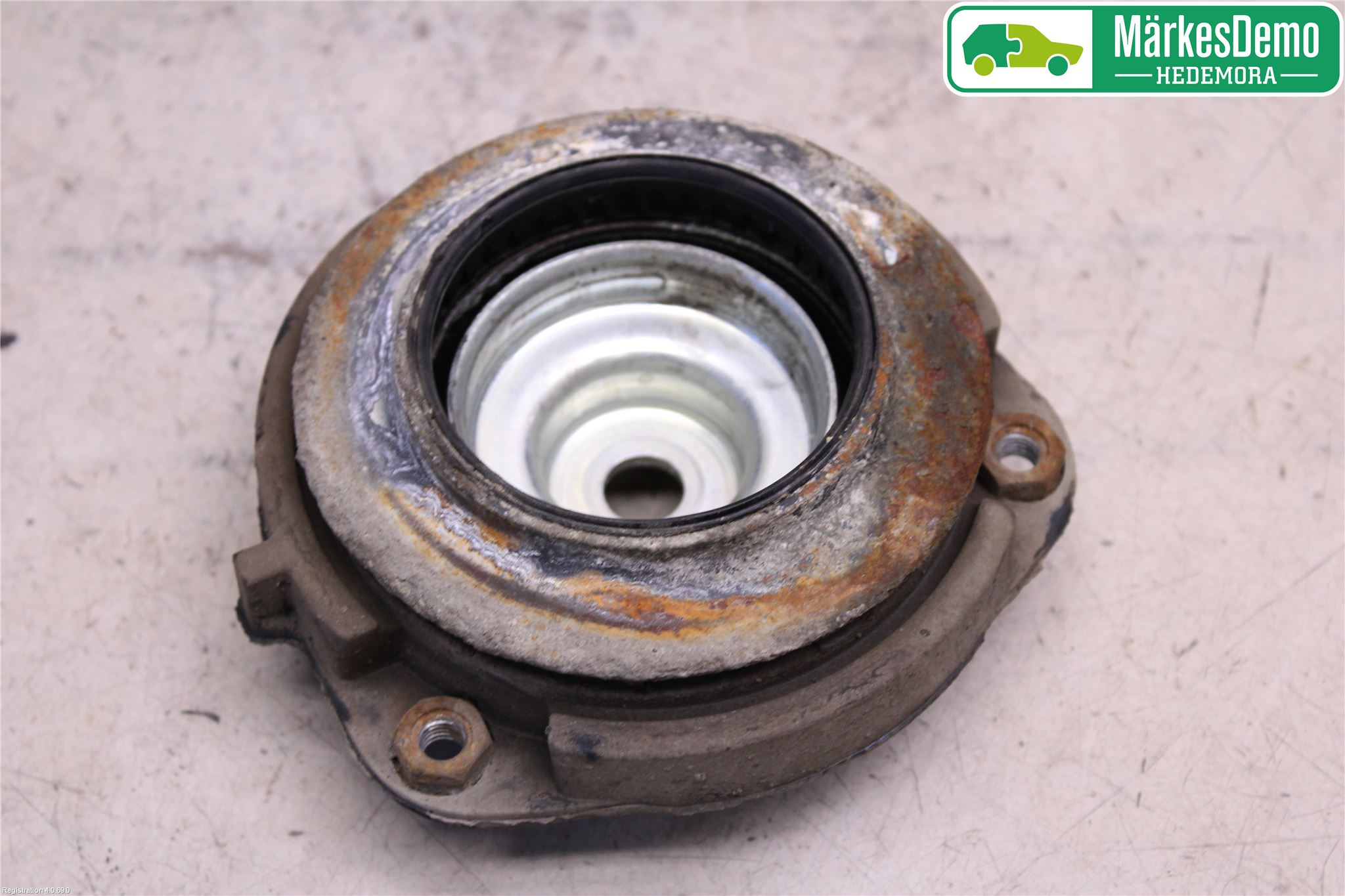 Volkswagen VW PASSAT 05-11 Fjäderbenslager Fram