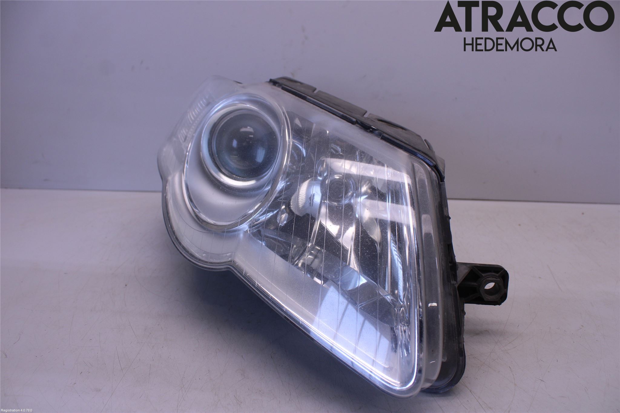 Volkswagen VW PASSAT 05-11 Strålkastare Höger