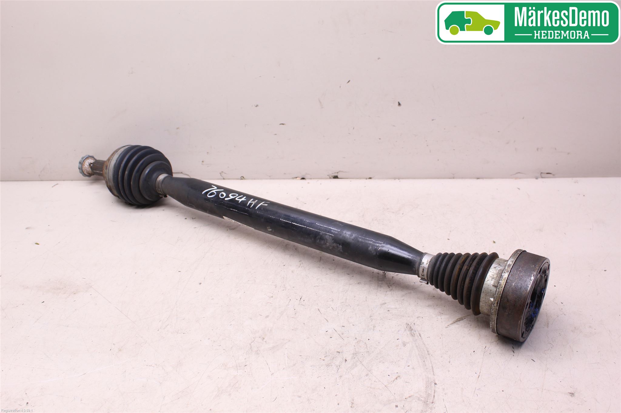 Volkswagen VW POLO 10-17 Drivaxel Fram Höger