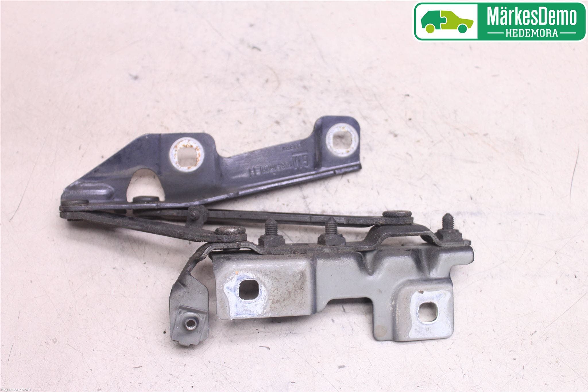 Opel INSIGNIA 09-16 Huvgångjärn