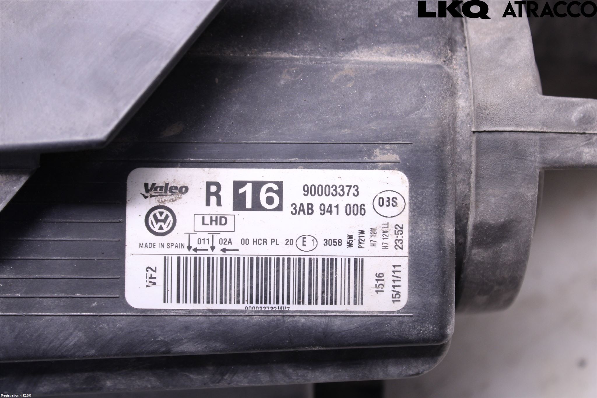 Volkswagen VW PASSAT 11-14 Strålkastare Höger