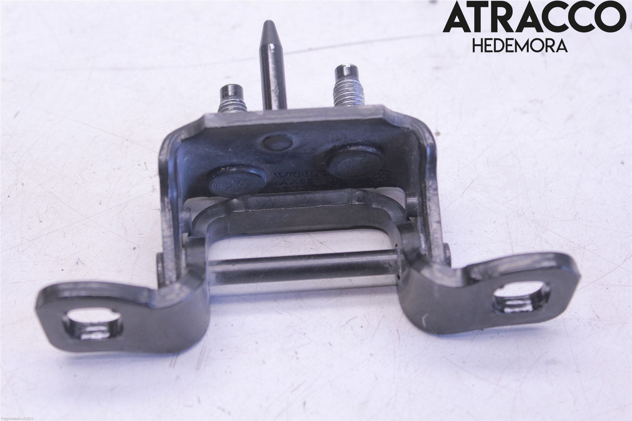 Volvo XC60 14-17 Bakluckegångjärn Vä